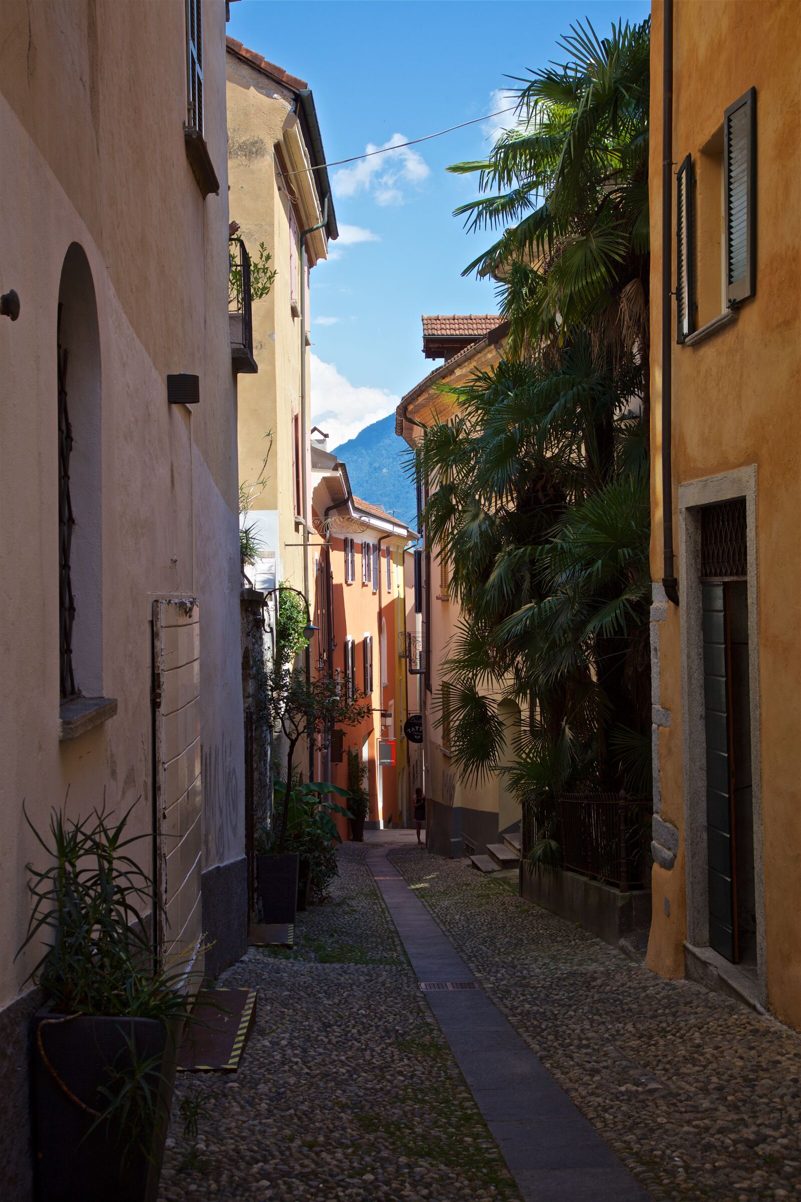 Canon EOS 5D Mark II sample photo. Ticino, city, alley photography