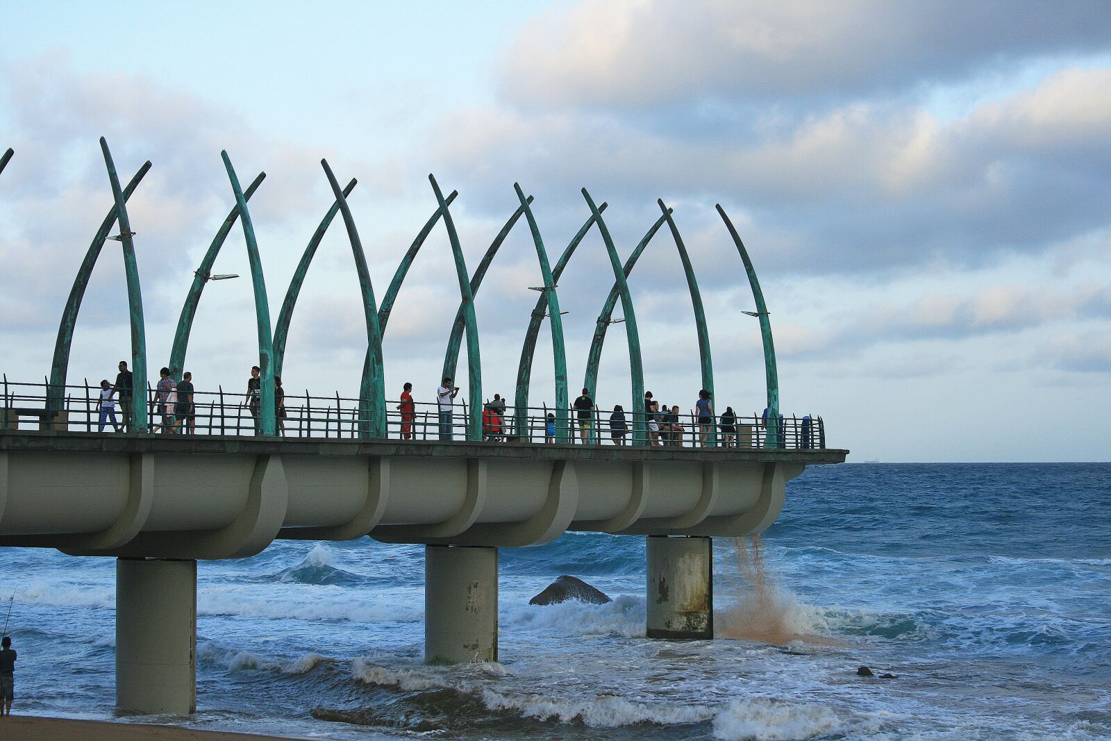 Canon EOS 400D (EOS Digital Rebel XTi / EOS Kiss Digital X) sample photo. Umhlanga rocks pier, pier photography