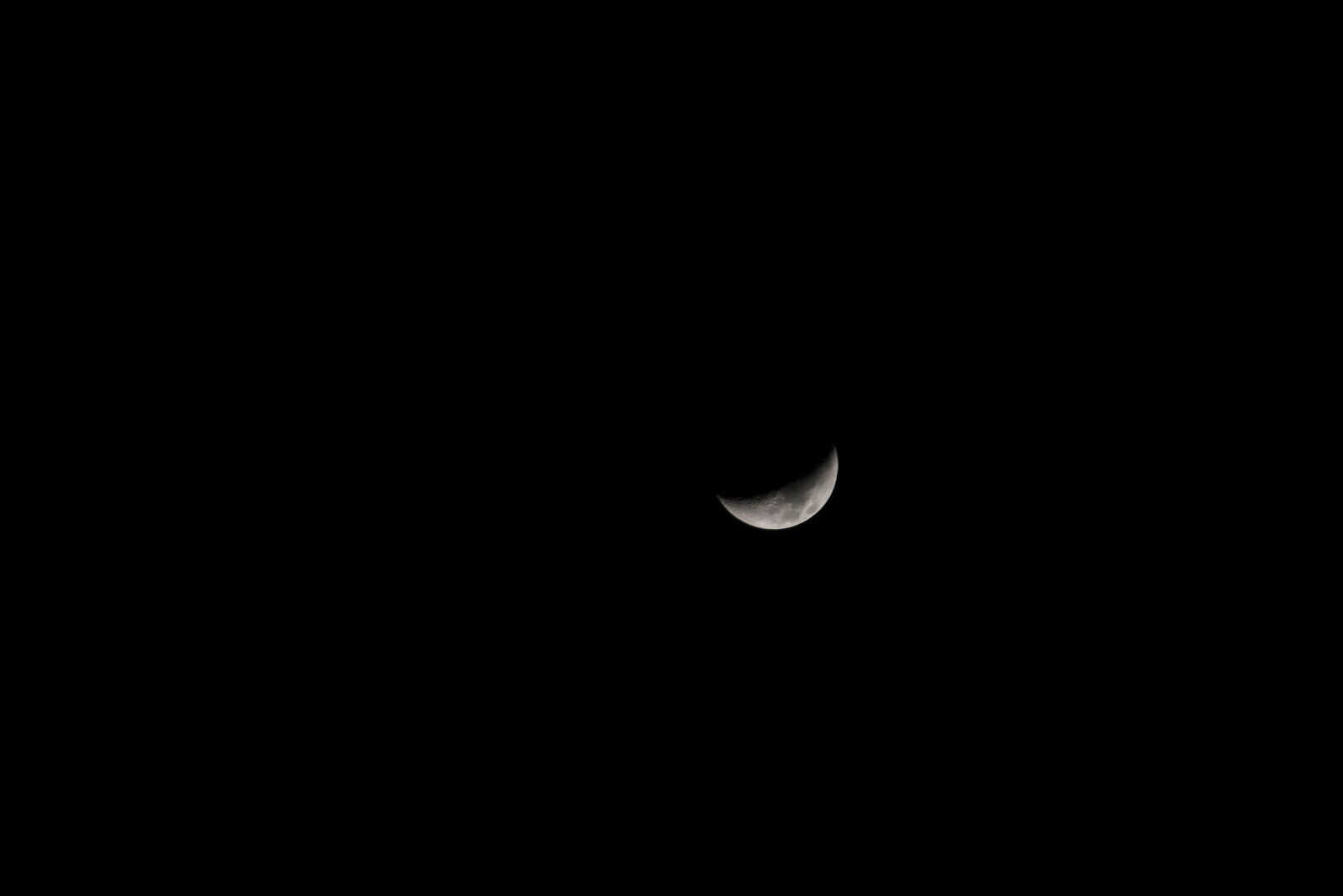 Canon EOS 1200D (EOS Rebel T5 / EOS Kiss X70 / EOS Hi) sample photo. Moon, crescent moon, crescent photography