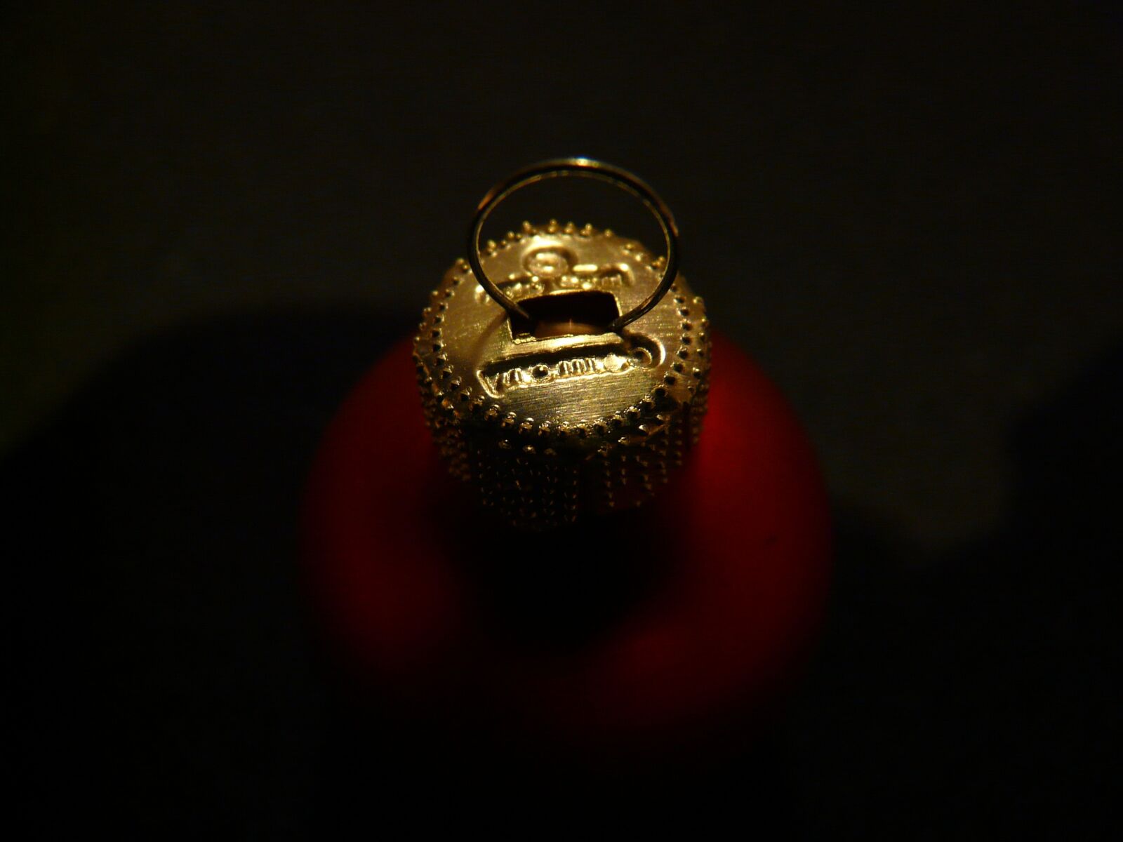 Panasonic DMC-FZ18 sample photo. Glass ball, christmas, sparkle photography
