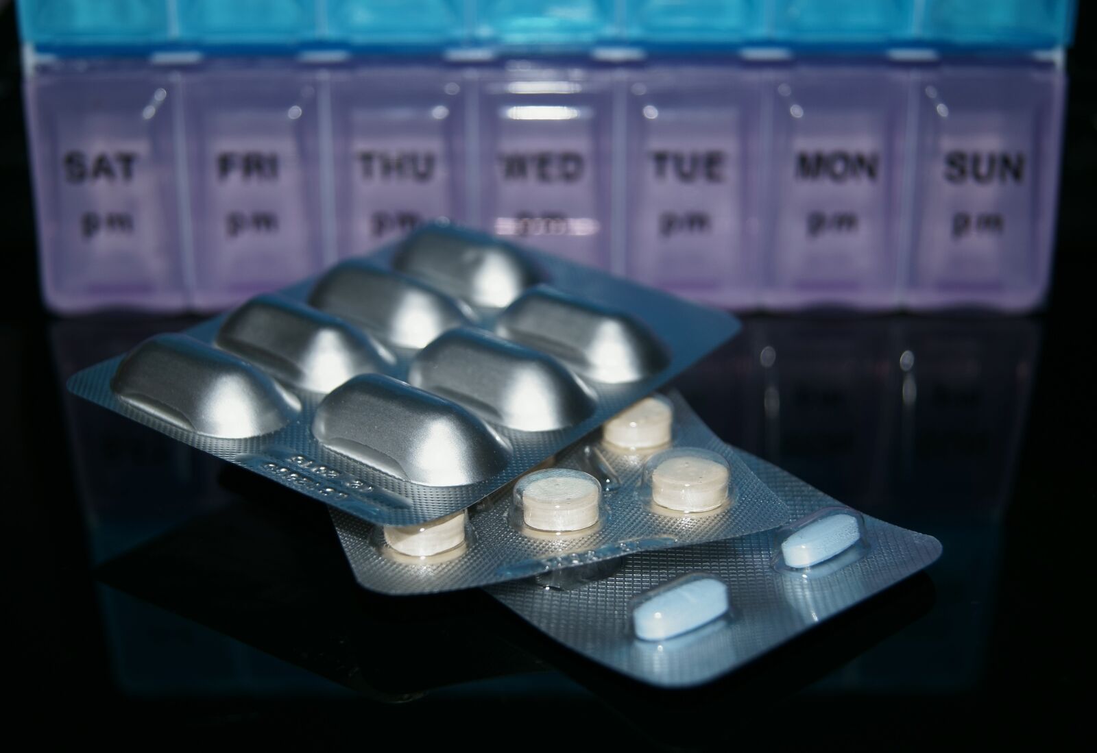 Sony DT 18-55mm F3.5-5.6 SAM II sample photo. Tablets, medication, medicine photography