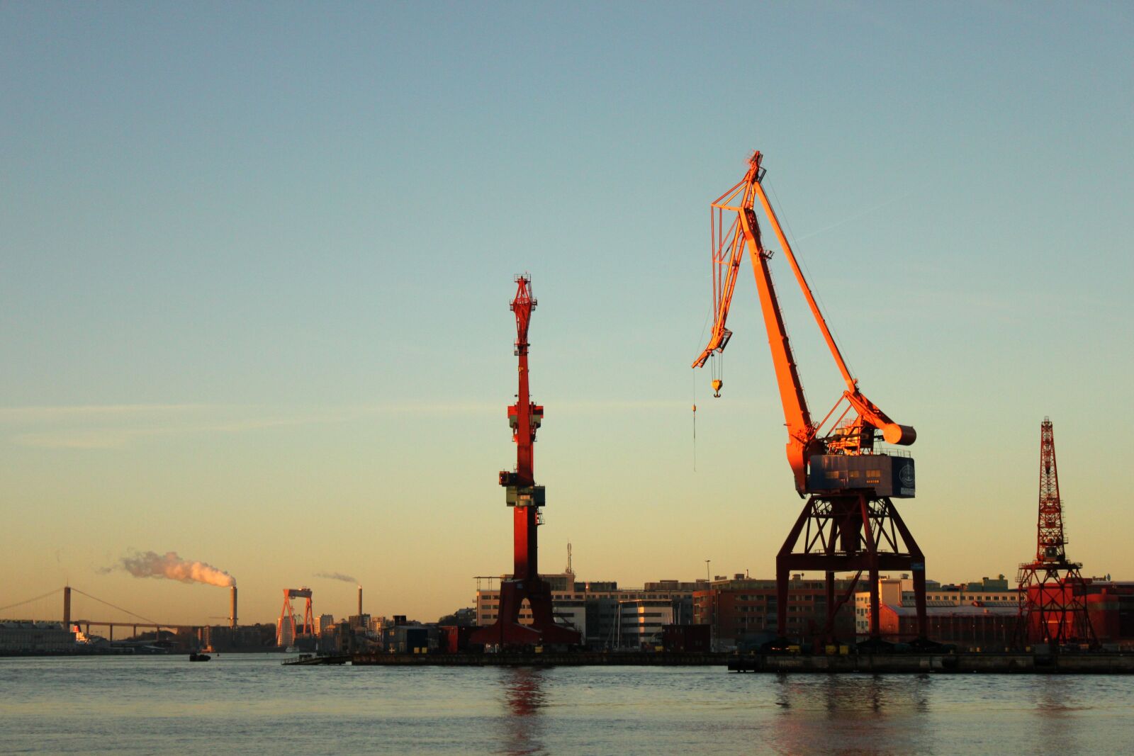 Canon EOS 500D (EOS Rebel T1i / EOS Kiss X3) sample photo. Gothenburg, port, cranes photography