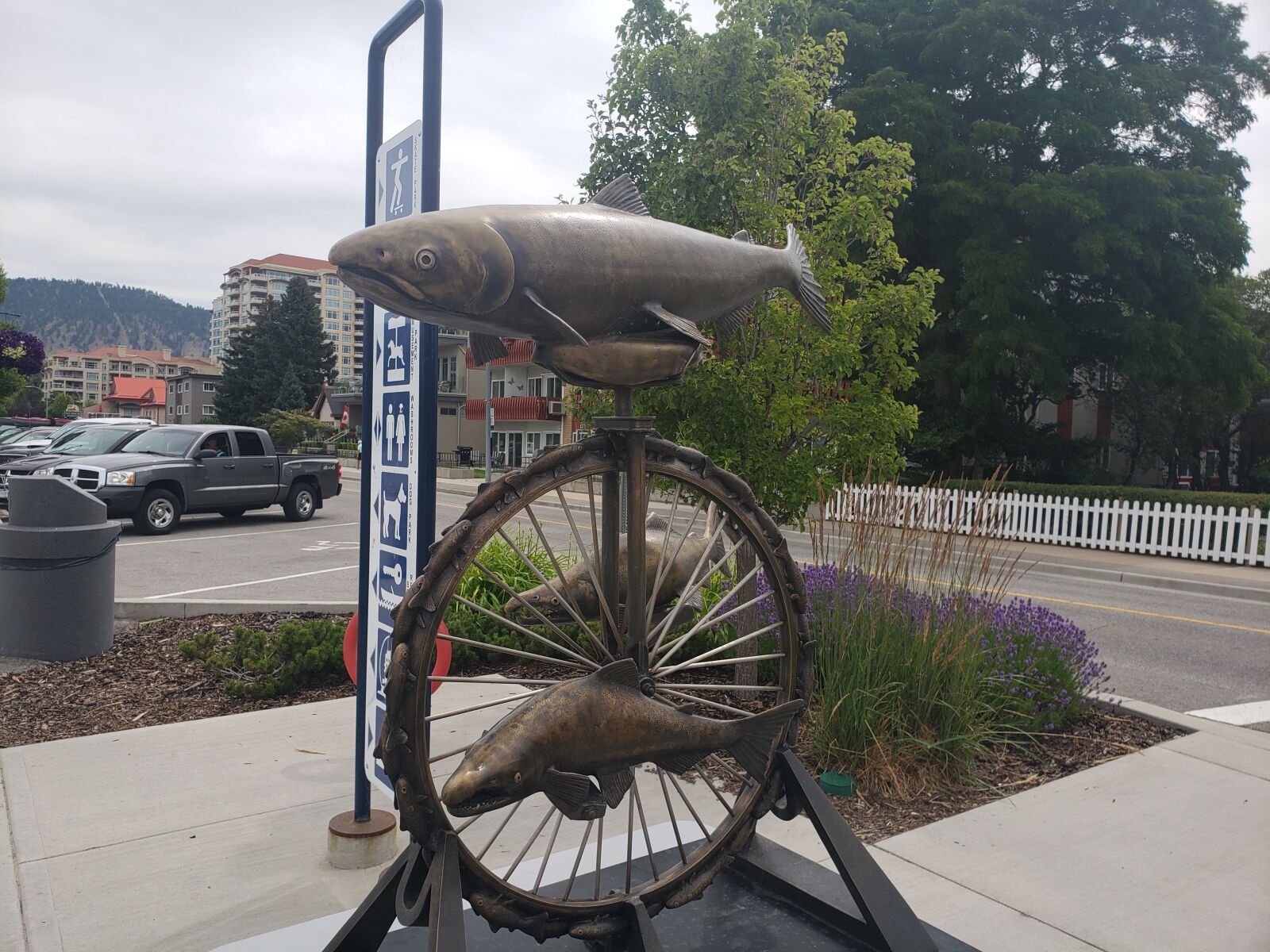 Samsung Galaxy S9 sample photo. Penticton bc, beach, statue photography