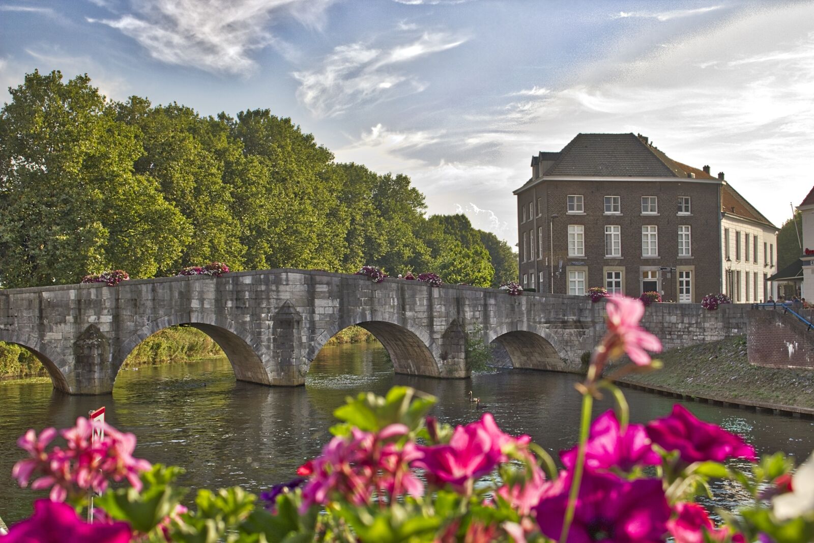 Canon EOS 100D (EOS Rebel SL1 / EOS Kiss X7) sample photo. Bridge, roermond, architecture photography