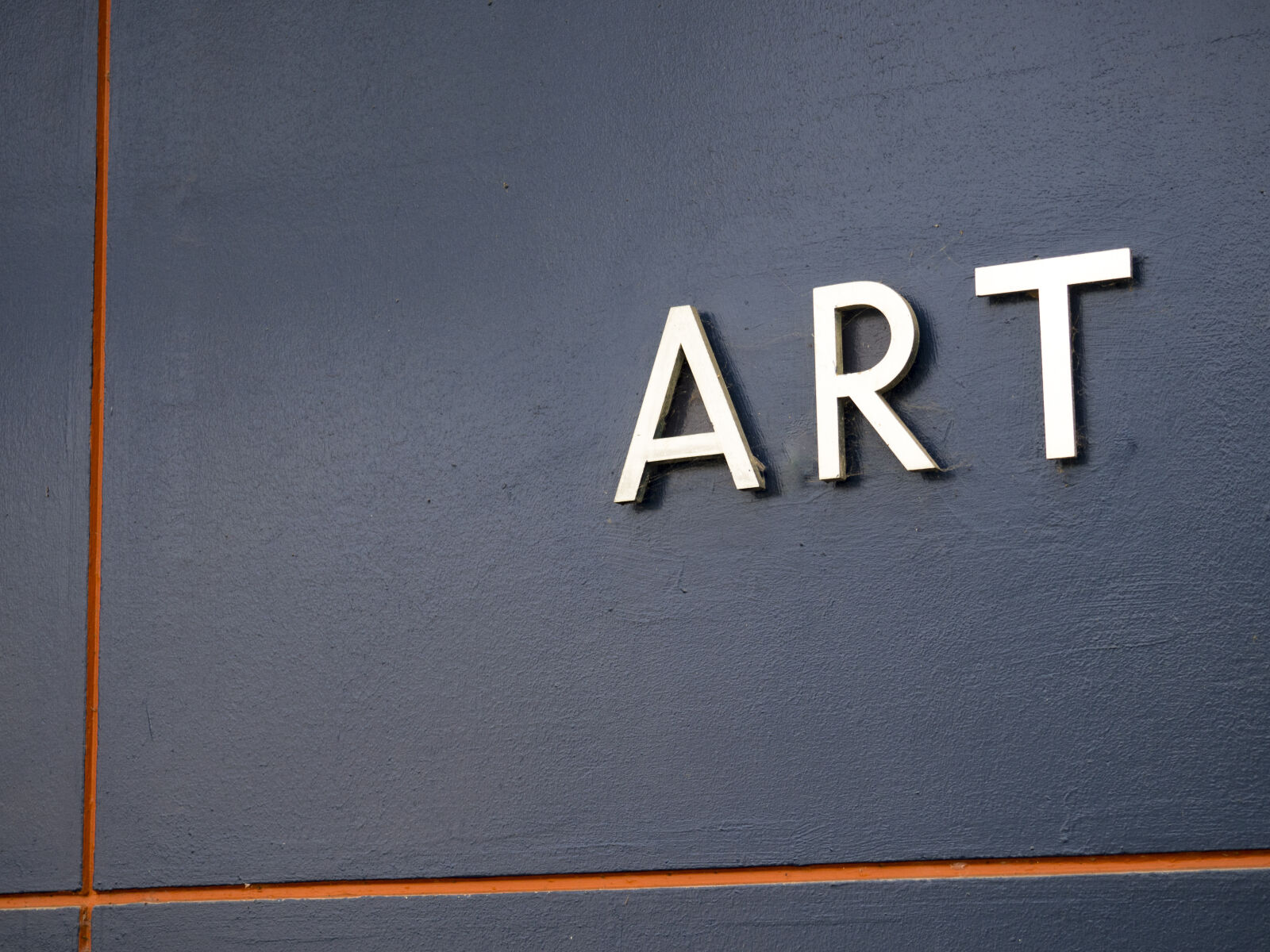 Olympus OM-D E-M10 II sample photo. Art, blue, building, red photography