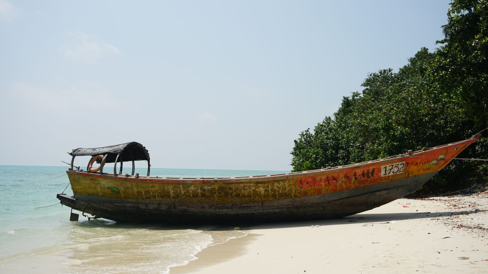 Sony a6300 sample photo. Boat, old, sea photography