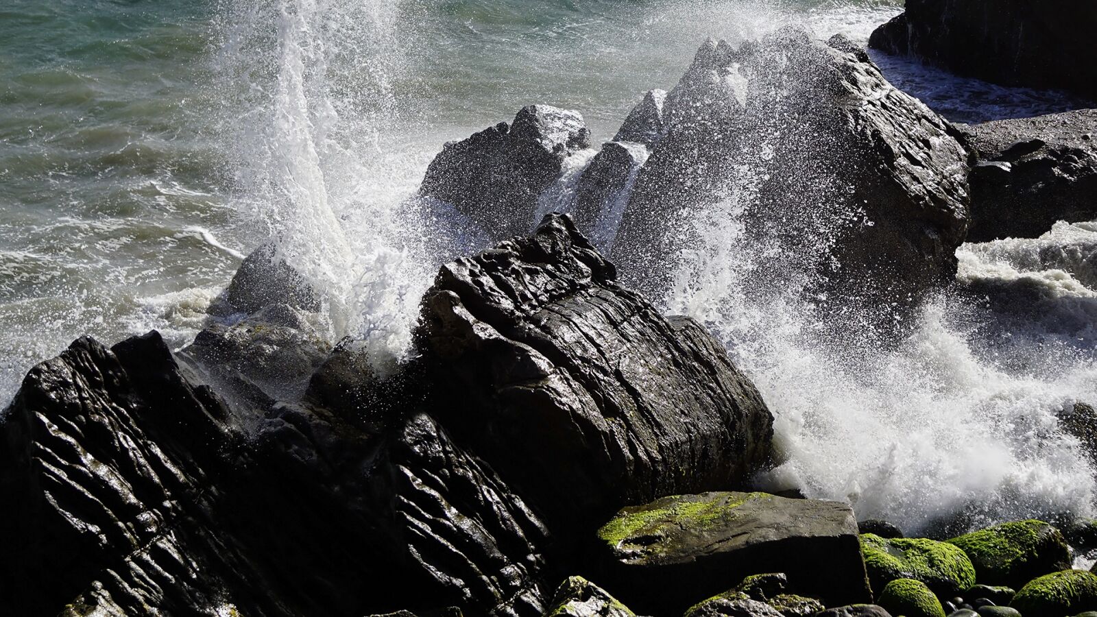 Sony a5100 sample photo. Ocean, crash, wave photography