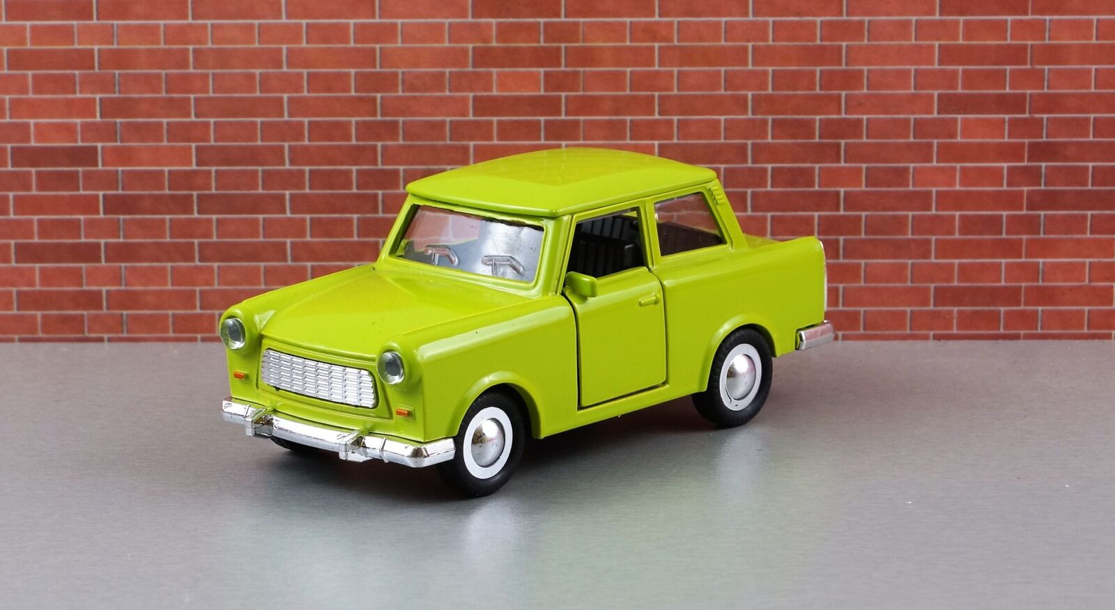 Sony DT 18-70mm F3.5-5.6 sample photo. Model car, satellite, auto photography