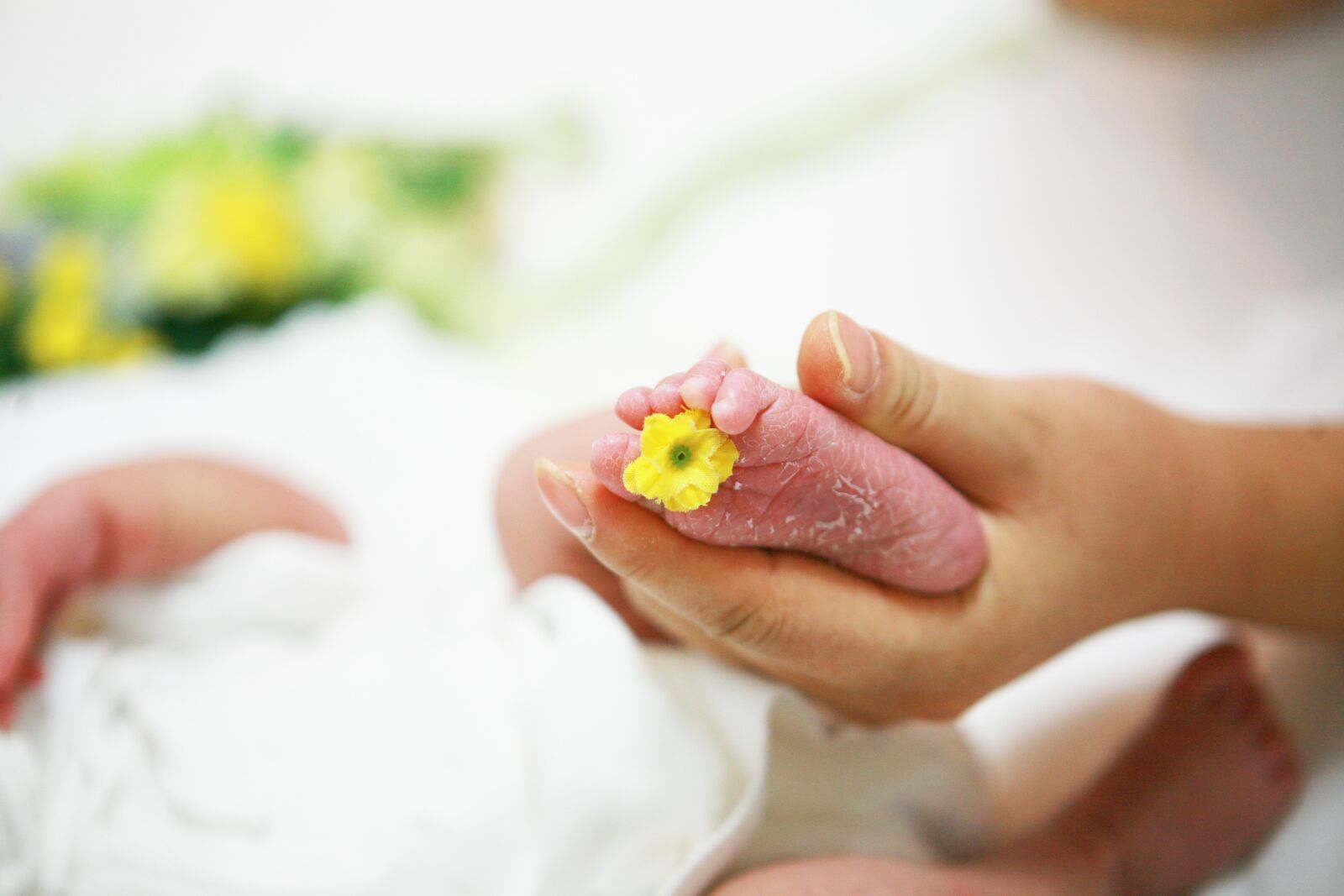 Canon EOS 5D sample photo. Women's, hand, childbirth photography