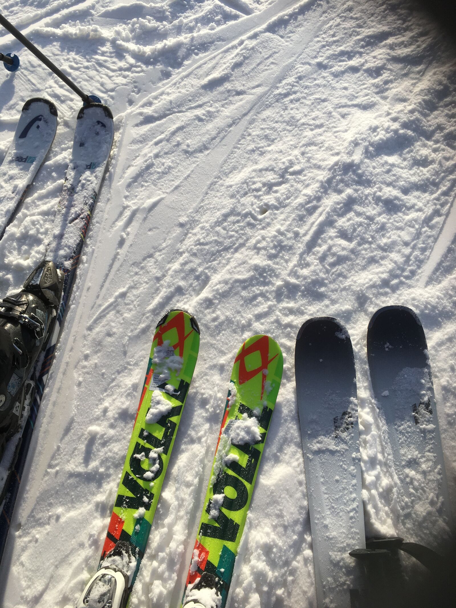 iPhone SE back camera 4.15mm f/2.2 sample photo. Snow, skiing, winter photography