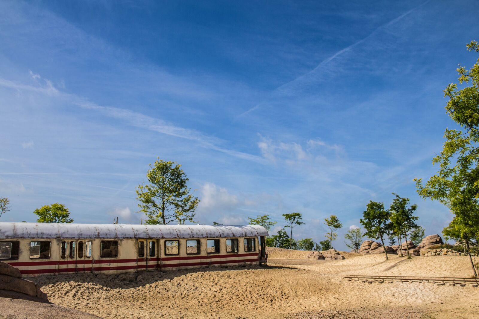 Canon EF-S 18-135mm F3.5-5.6 IS sample photo. Train wagons, landscape, western photography