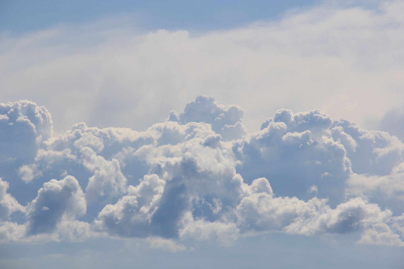 Canon EF-S 18-200mm F3.5-5.6 IS sample photo. Clouds, sky, blue sky photography
