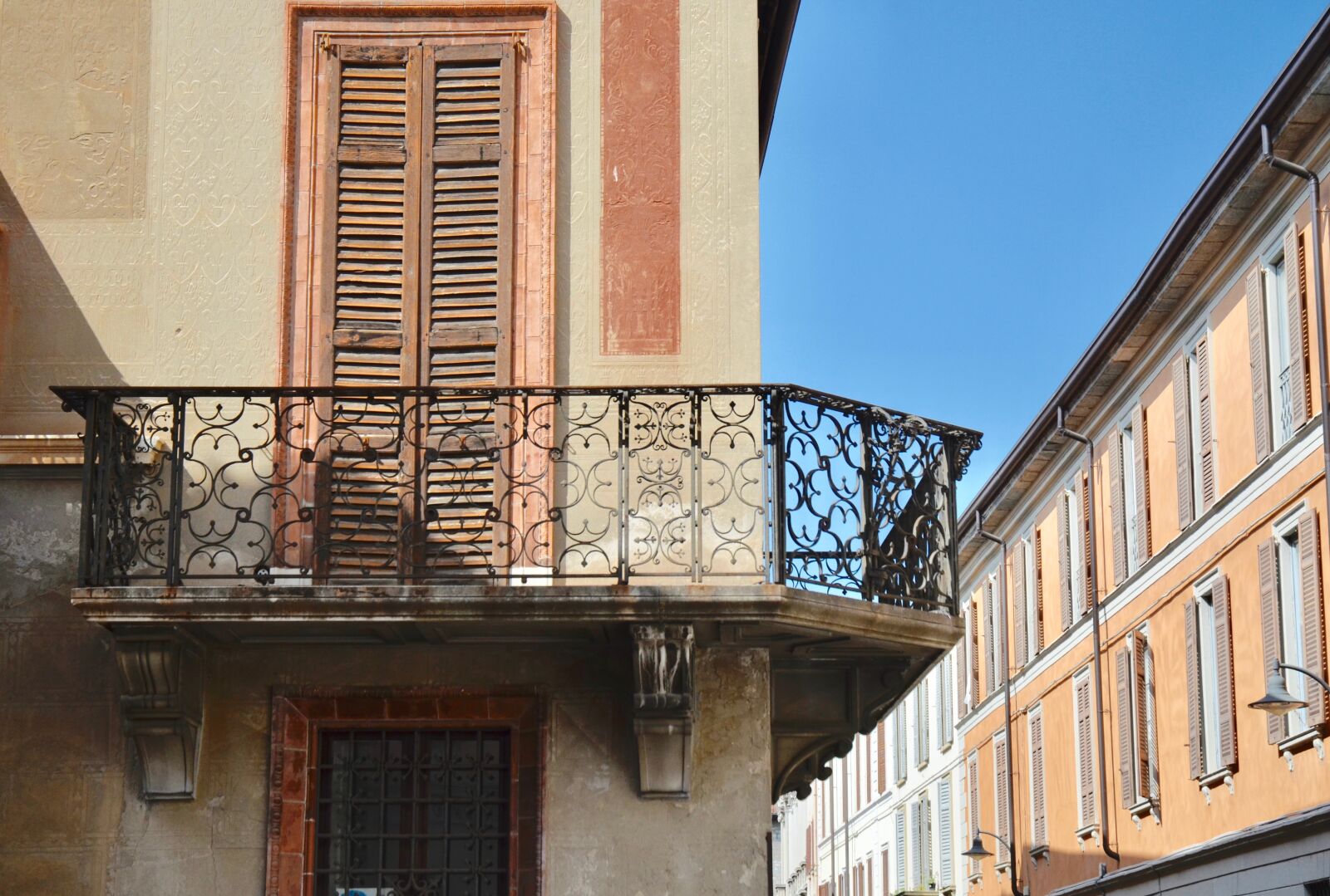 Nikon D5100 sample photo. Balcony, house facade, building photography
