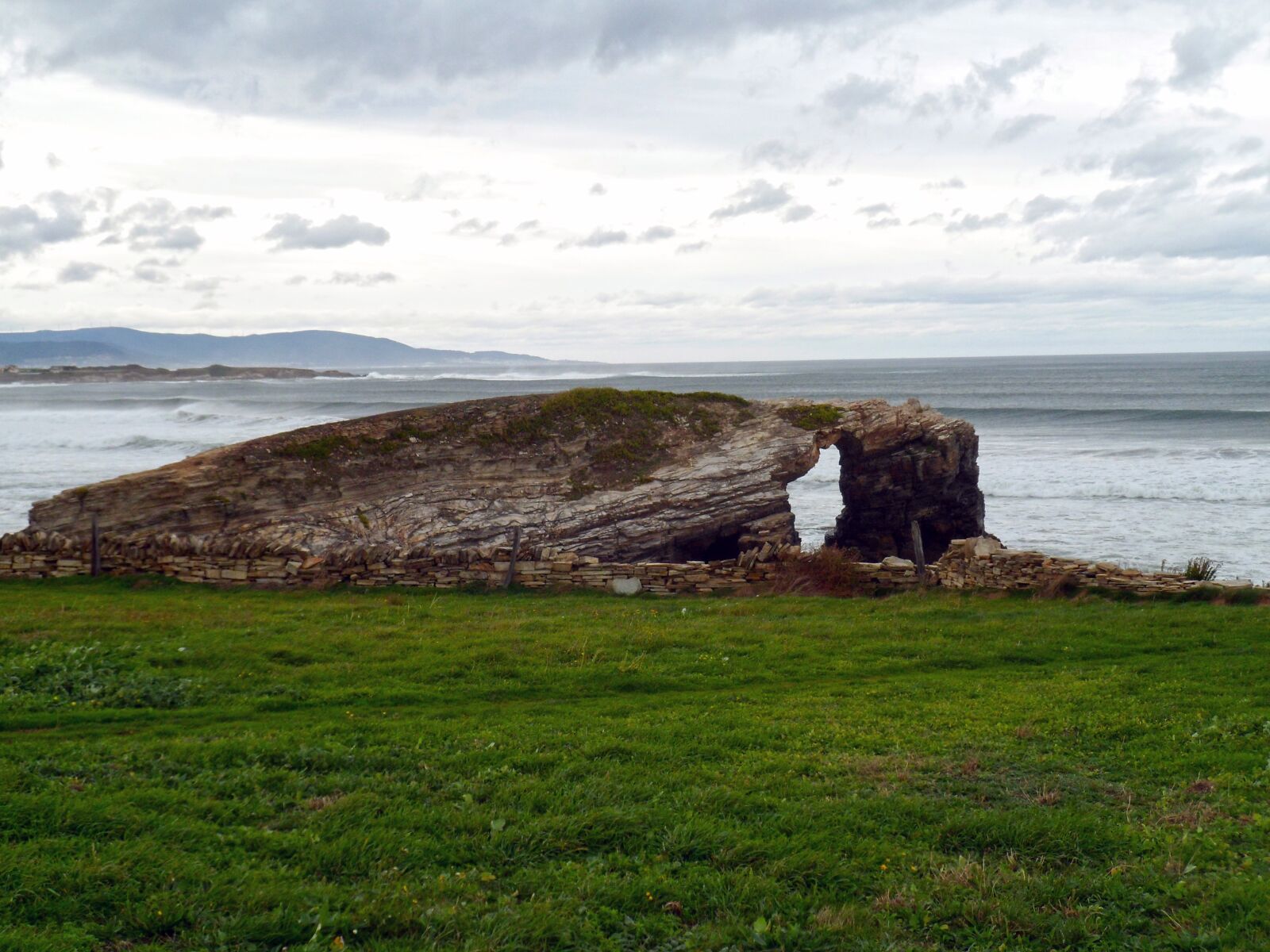 Samsung PL210, PL211 / VLUU PL210, PL211 sample photo. Landscape, sea, cave photography