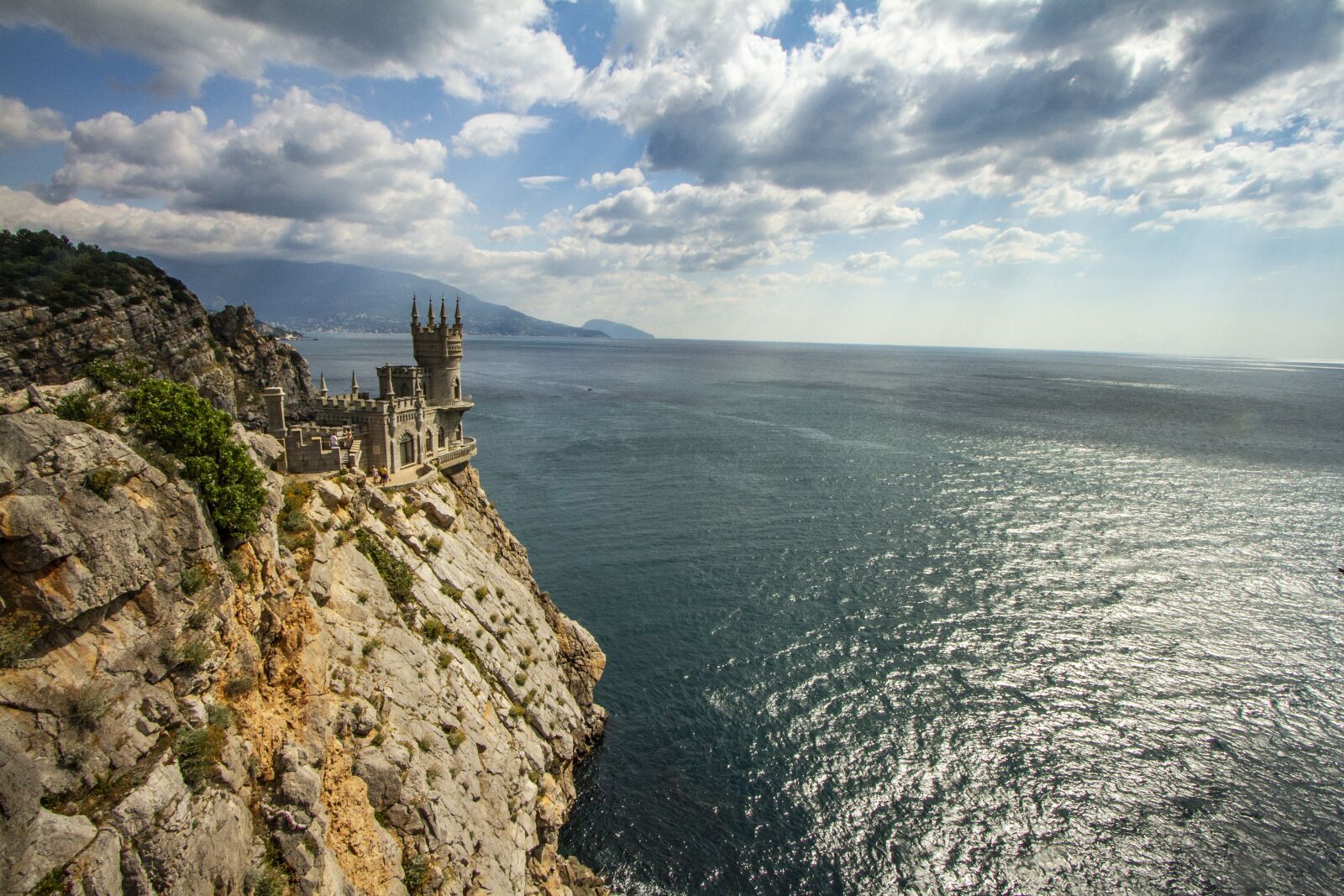 Canon EF-S 10-22mm F3.5-4.5 USM sample photo. Yalta, swallow's nest, sky photography