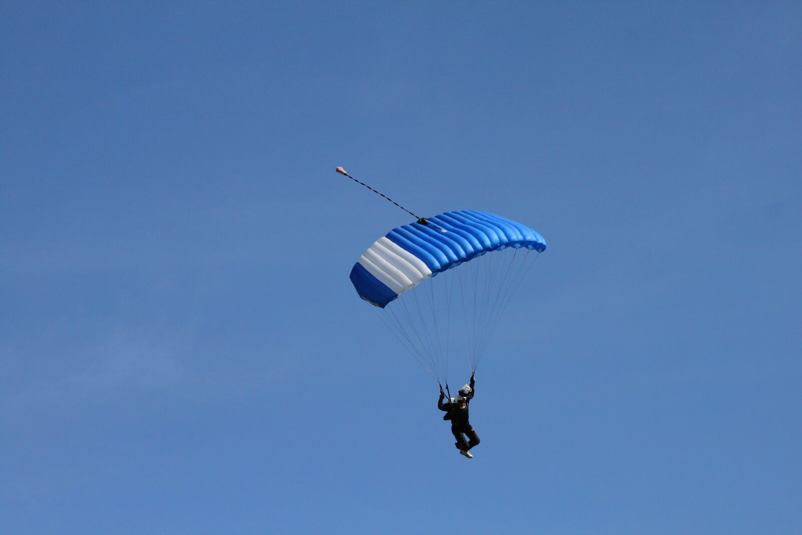 Canon EOS 500D (EOS Rebel T1i / EOS Kiss X3) sample photo. Parachute, flying, paragliding photography