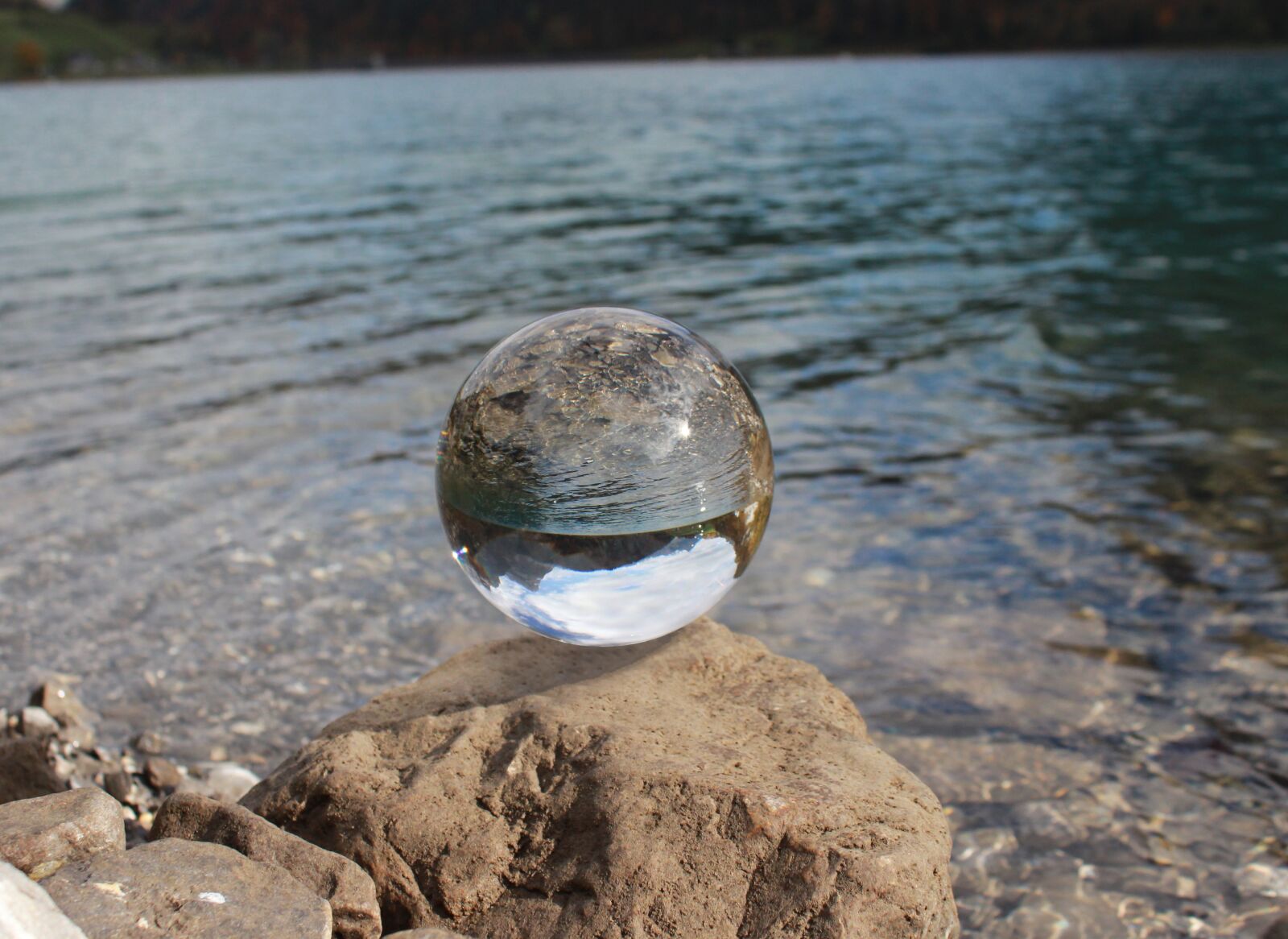 Canon EOS 600D (Rebel EOS T3i / EOS Kiss X5) sample photo. Ball, light, mirroring photography