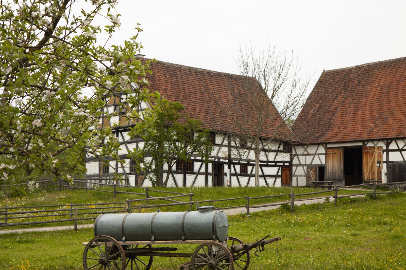 Canon EOS 50D sample photo. Farmhouse, truss, historically photography