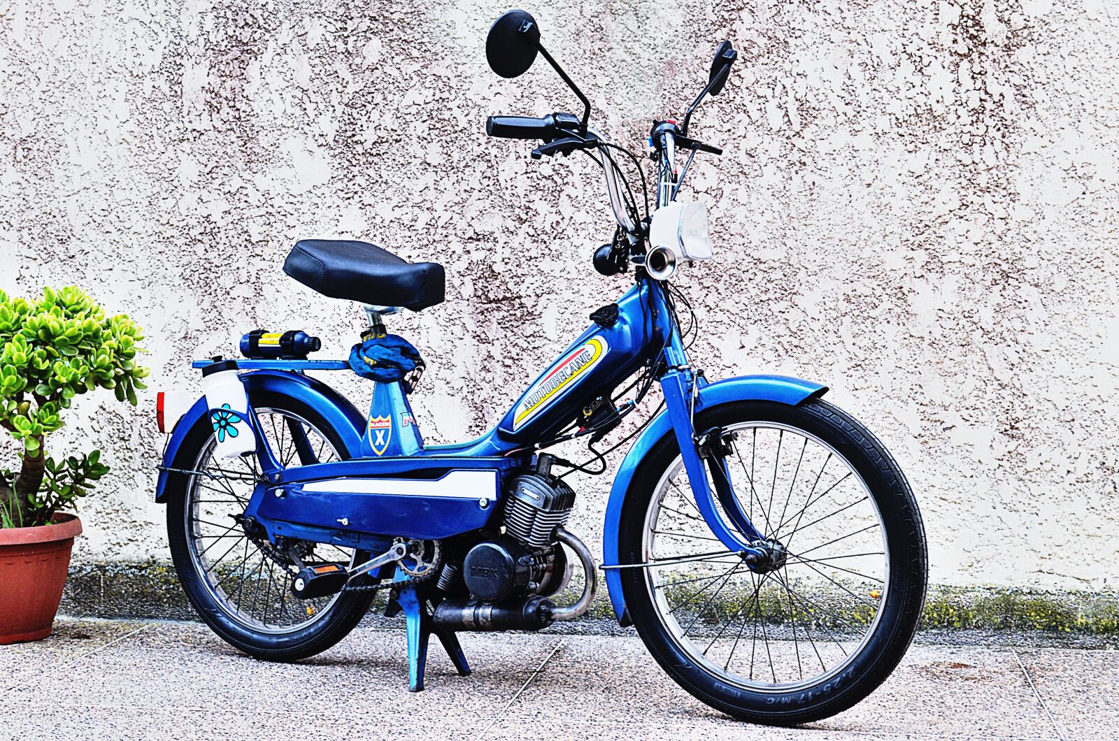 Nikon D5100 sample photo. Moped, motorcycle, vintage photography