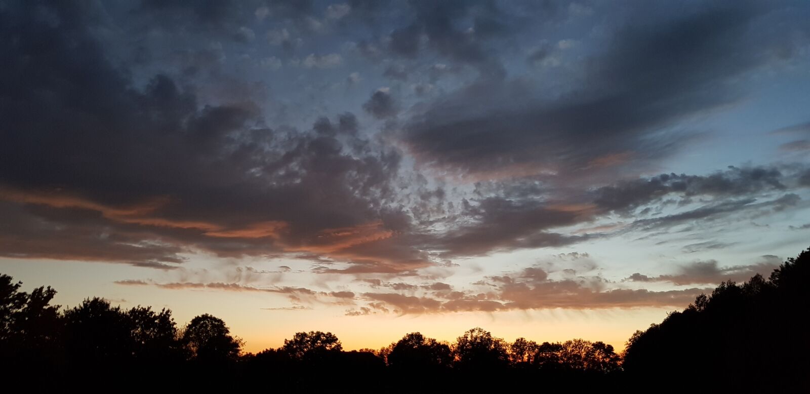 Samsung Galaxy S8 sample photo. Wolkenspiel, early in the photography