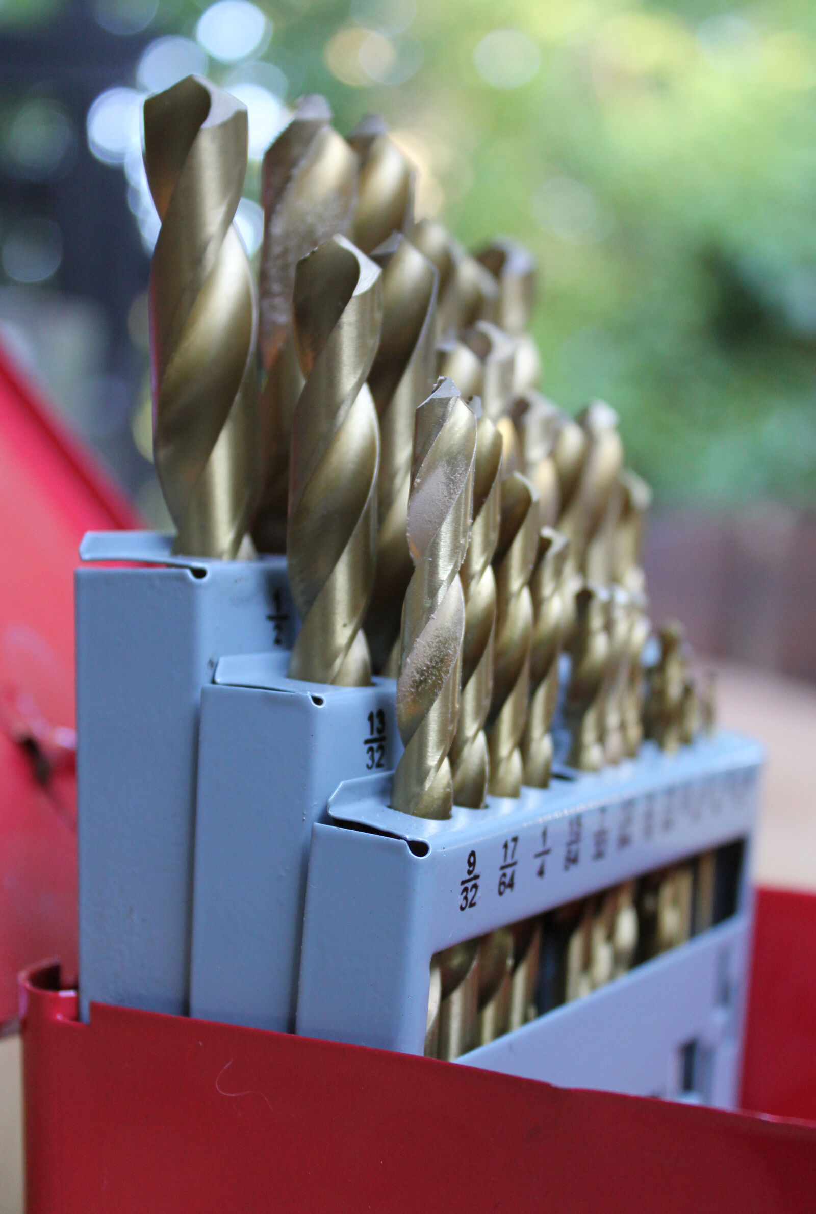 Canon EOS 550D (EOS Rebel T2i / EOS Kiss X4) sample photo. Summer, drill, bits, woodworking photography