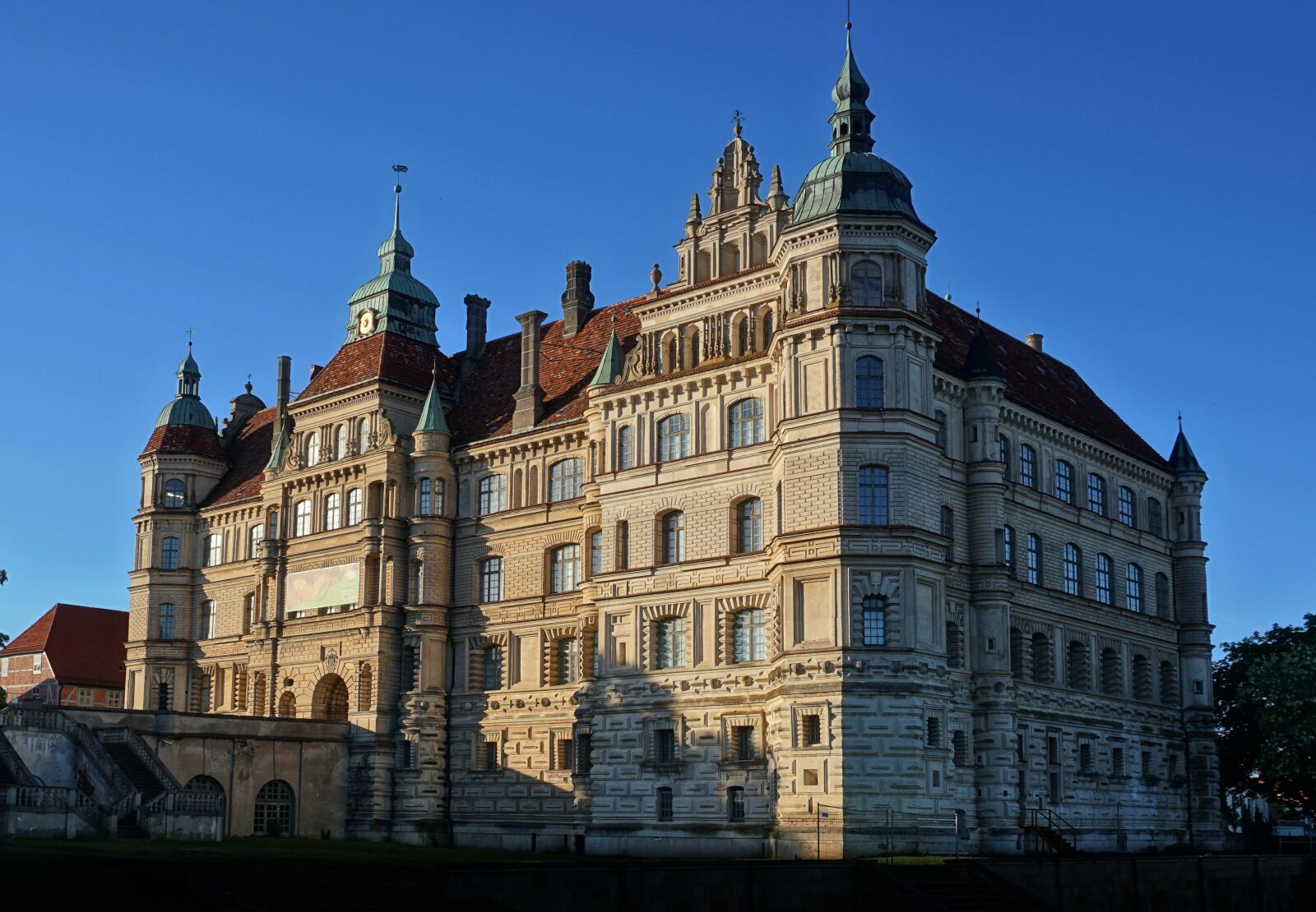 Sony E 16-50mm F3.5-5.6 PZ OSS sample photo. Castle, building, germany photography