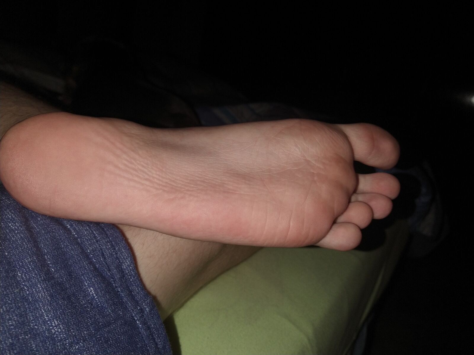 Motorola moto g(8) plus sample photo. Foot, feet, barefoot photography