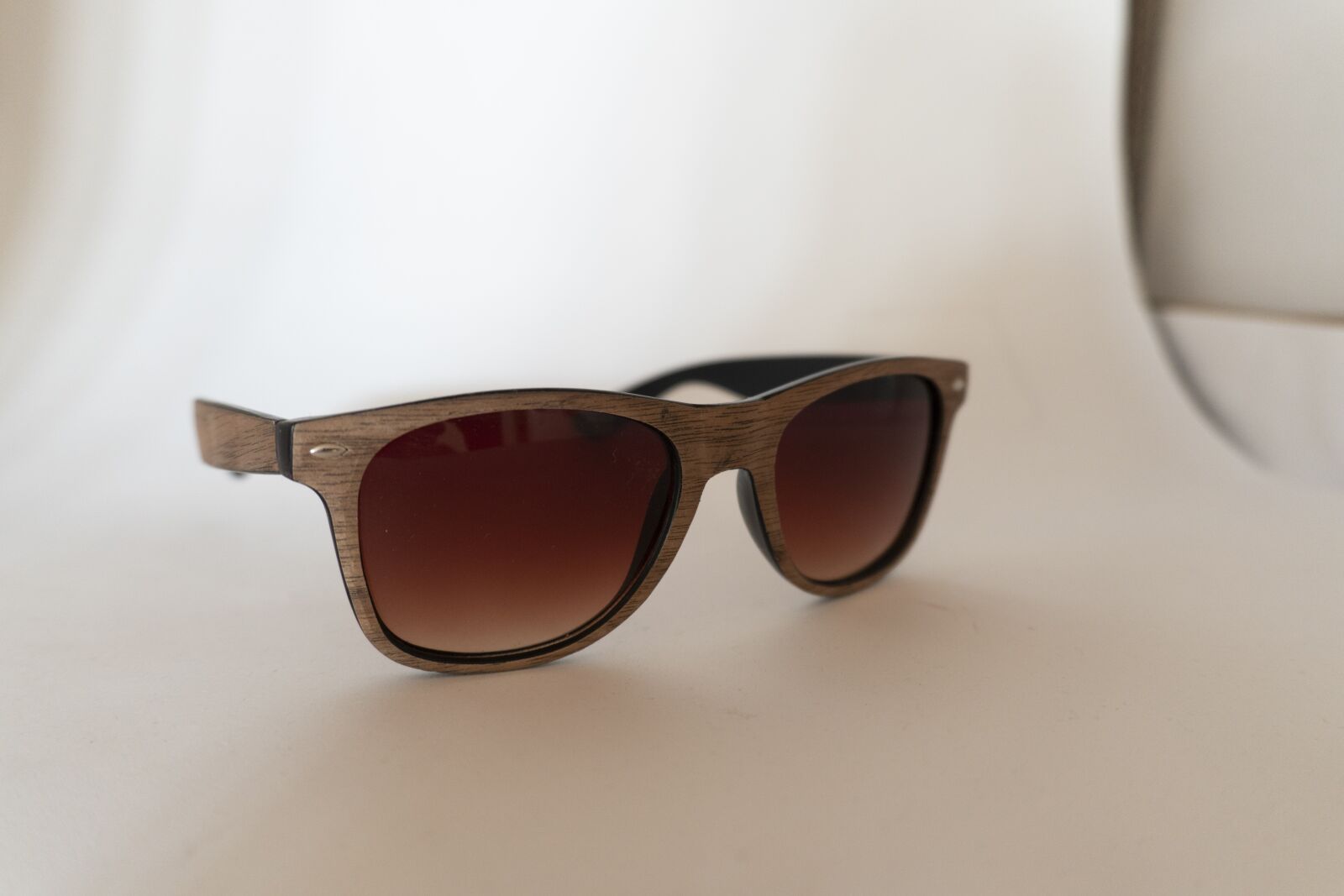 Sony a6300 sample photo. Glasses, softbox, white photography
