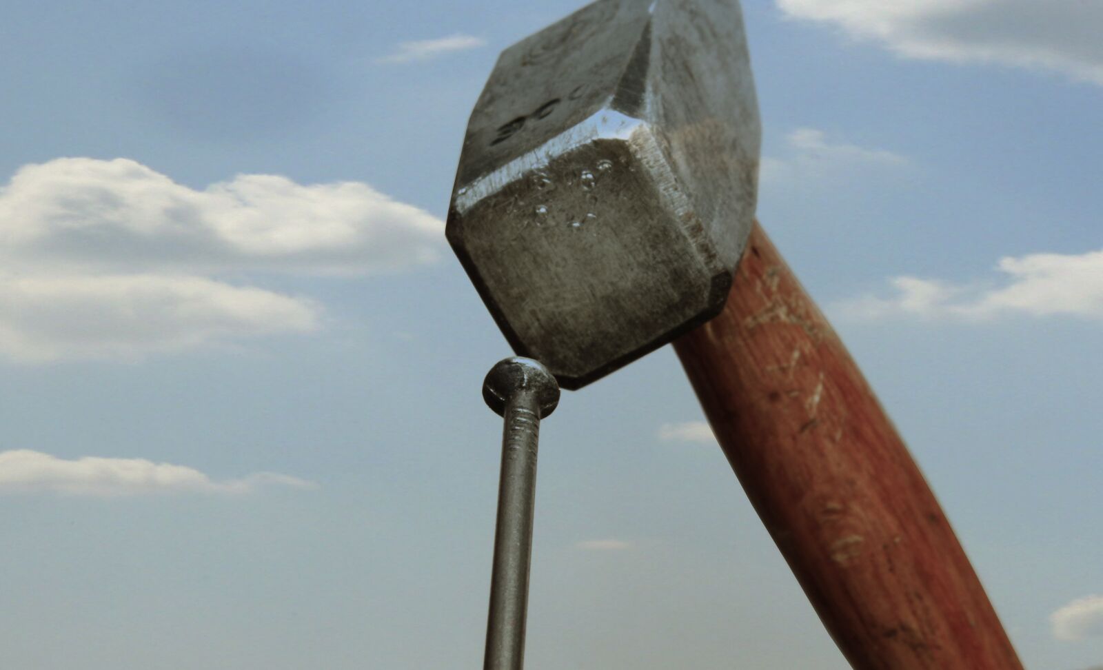 Canon EOS 1000D (EOS Digital Rebel XS / EOS Kiss F) sample photo. Hammer, nail, sky photography