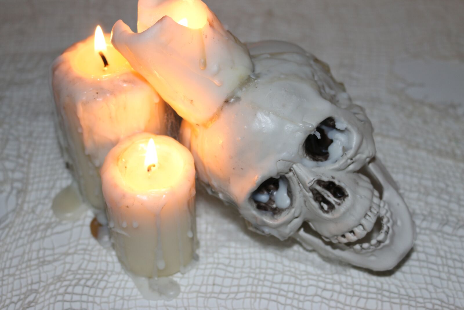 Canon EOS 70D sample photo. Skull, candle, candlelight photography