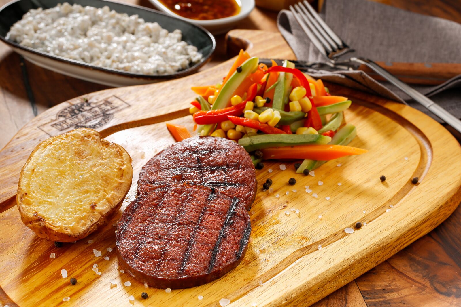 Canon EF 100mm F2.8L Macro IS USM sample photo. Food, steak, meat photography