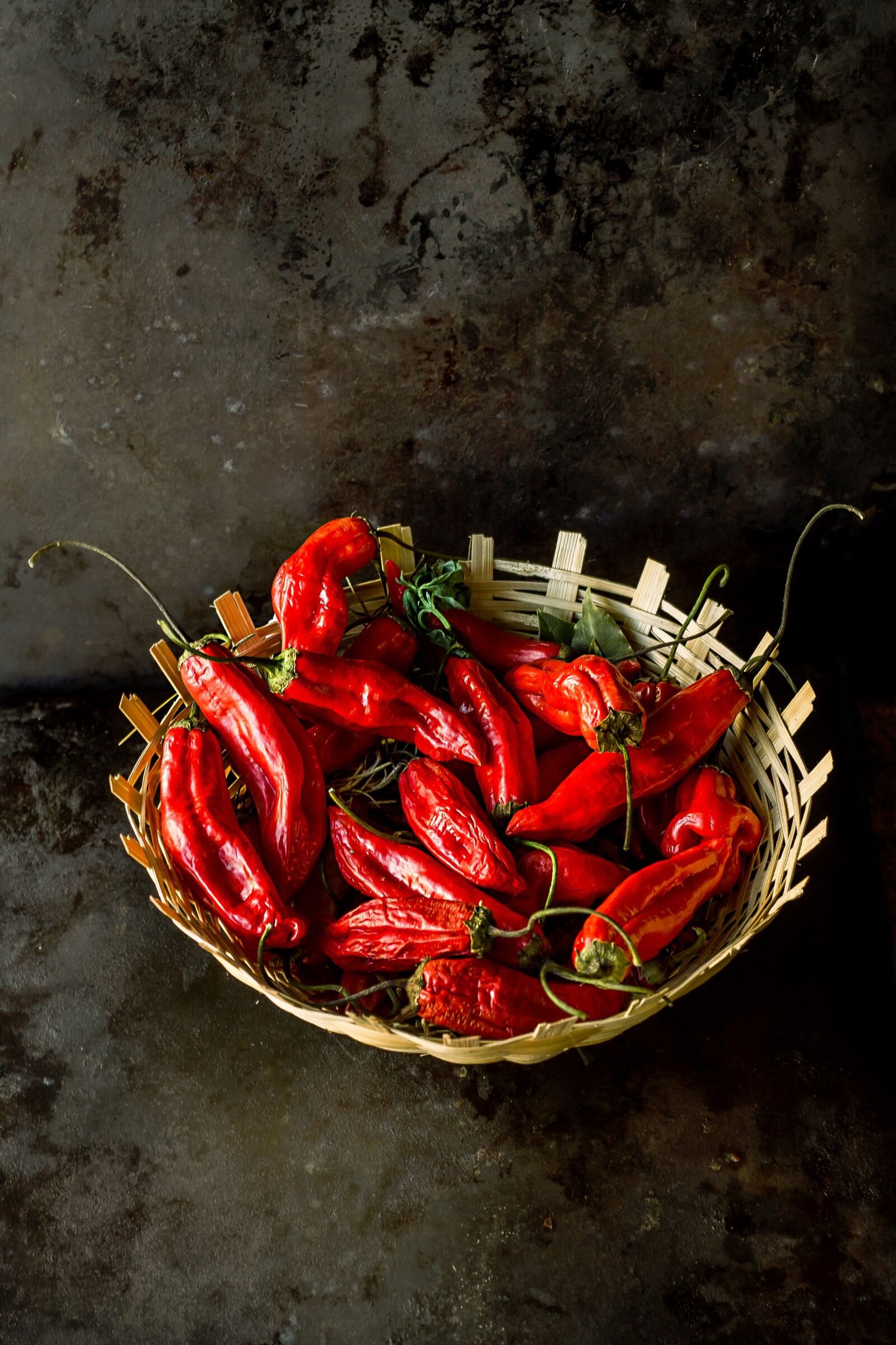 Canon EOS 1100D (EOS Rebel T3 / EOS Kiss X50) + Canon EF 50mm F1.8 STM sample photo. Food, spice, chilis photography