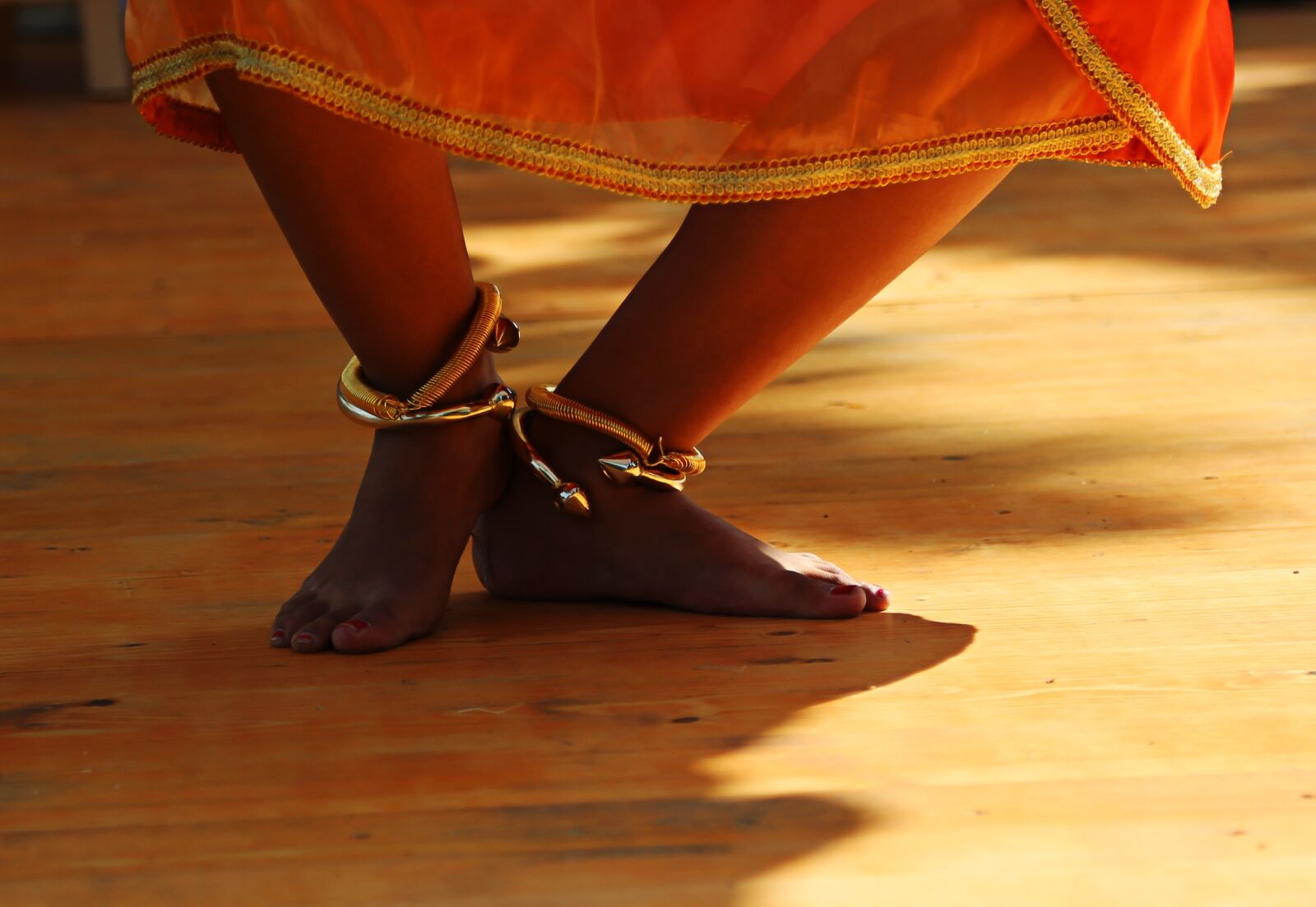 Canon EOS 6D + Canon EF 24-105mm F4L IS USM sample photo. Thailand, feet, temple photography