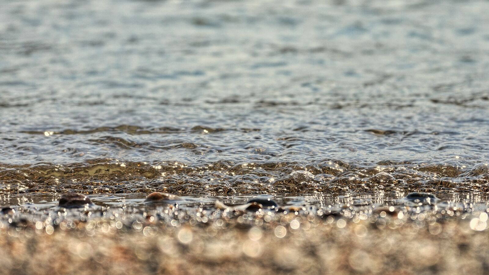 Nikon 1 Nikkor VR 30-110mm F3.8-5.6 sample photo. Sea, beach, wave photography