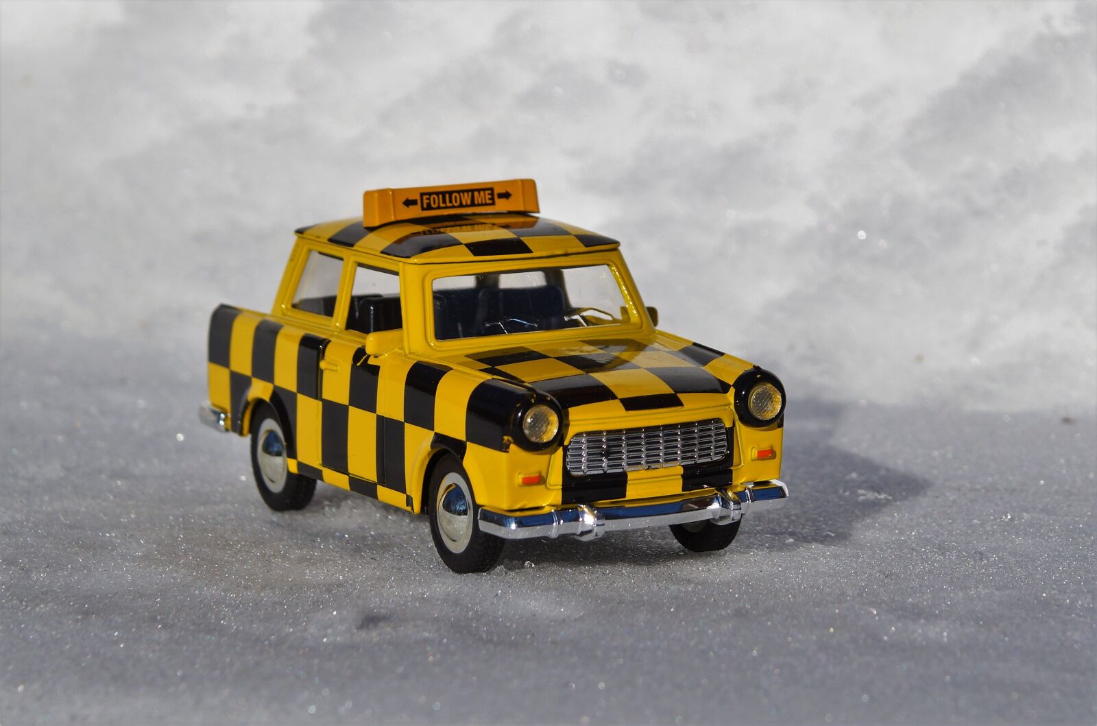 Sony DT 18-70mm F3.5-5.6 sample photo. Model car, satellite, auto photography