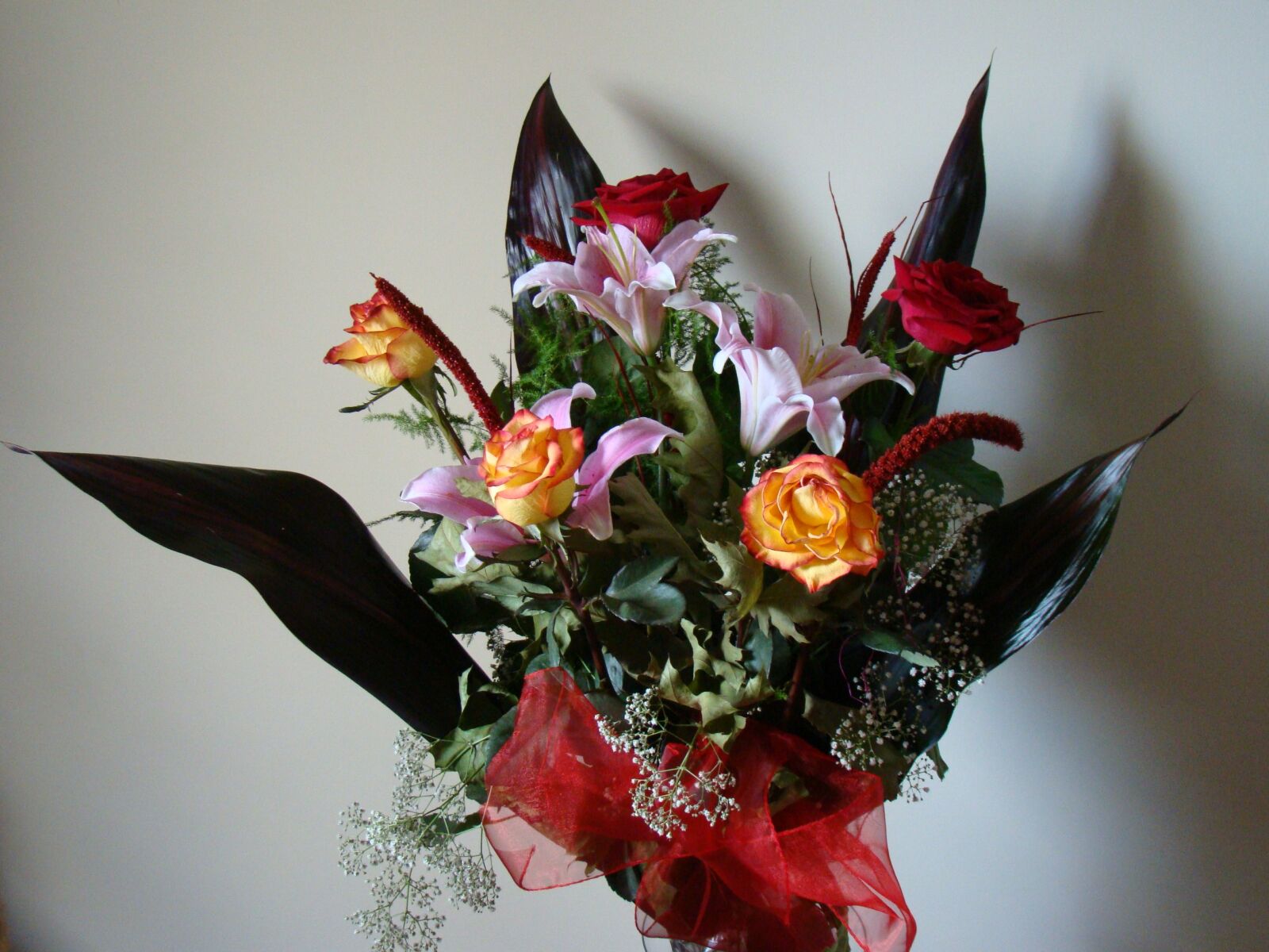 Sony Cyber-shot DSC-H50 sample photo. Flowers, ikebana, posy photography