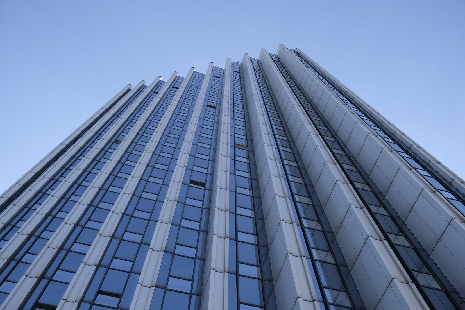 Fujifilm XF 18-55mm F2.8-4 R LM OIS sample photo. Building, skyscraper, architecture photography