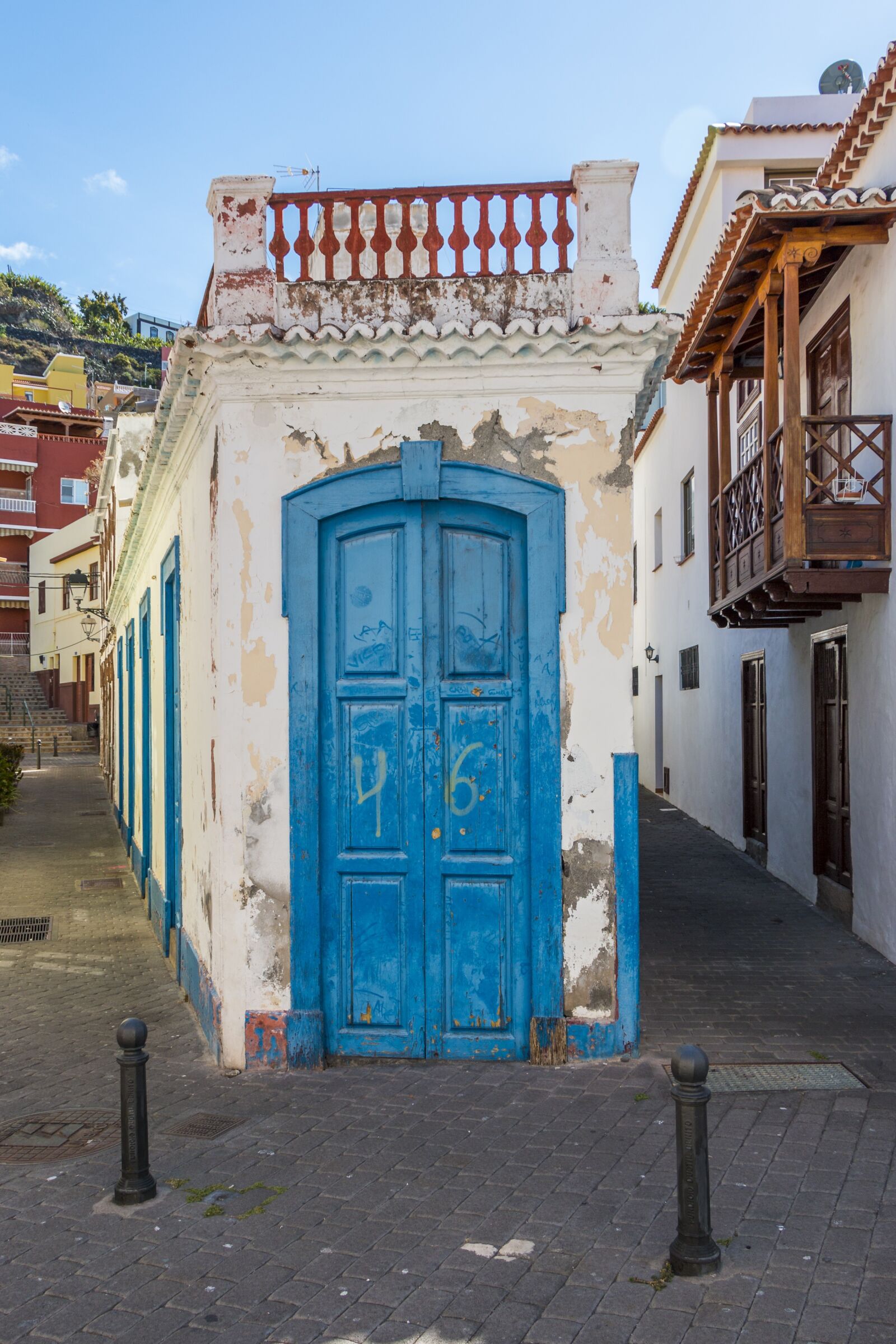 Canon EOS 70D sample photo. Door, goal, old door photography