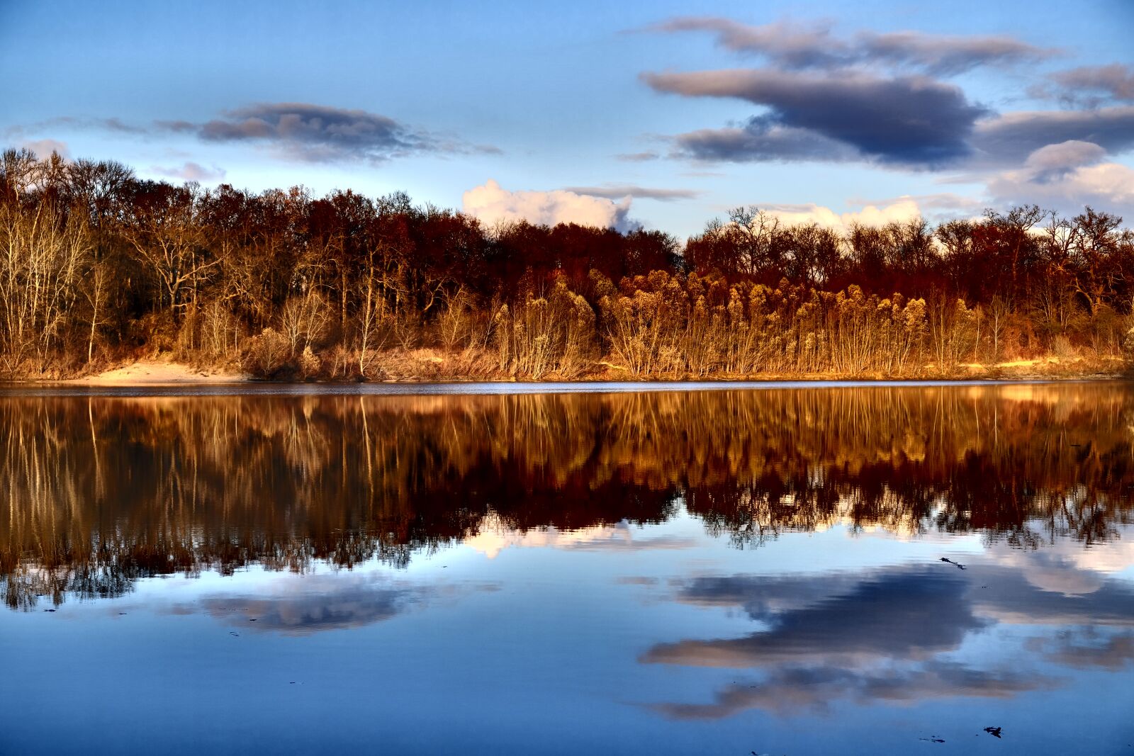 Fujifilm XF 18-55mm F2.8-4 R LM OIS sample photo. Lake, water, clouds photography