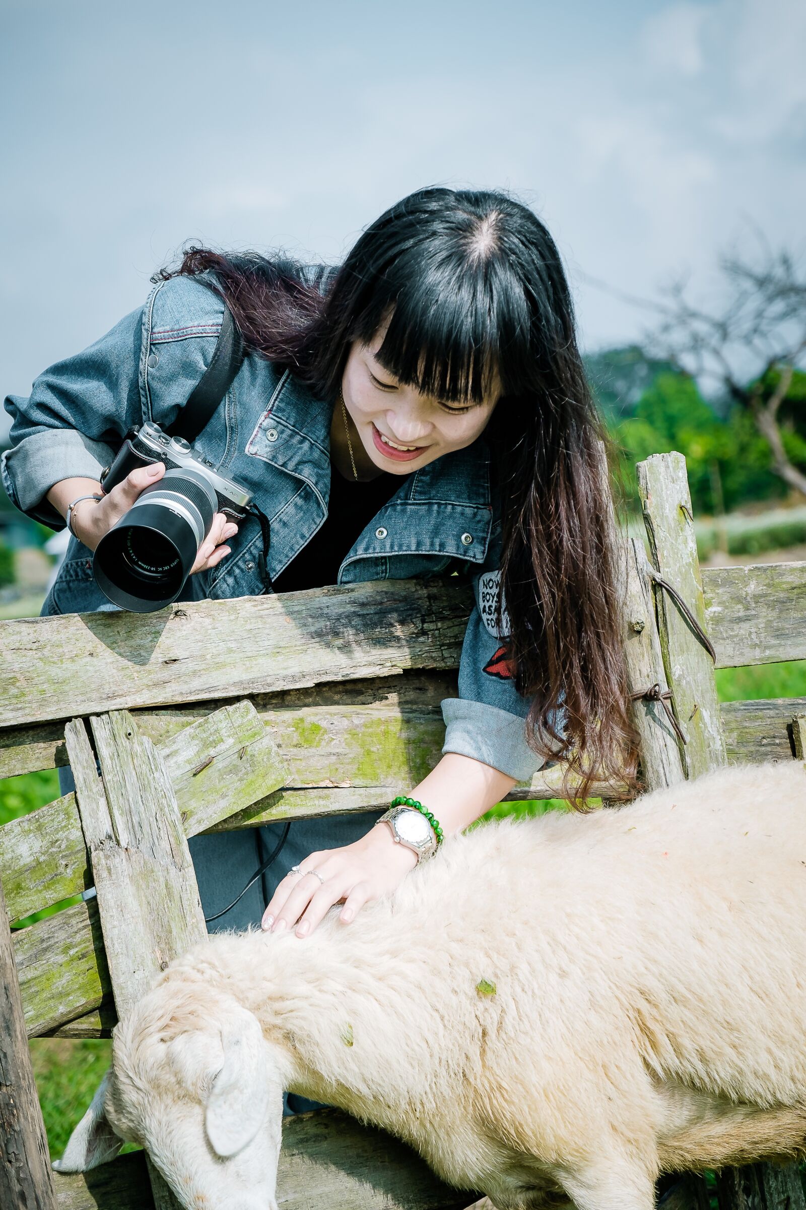 Fujifilm X-E2S sample photo. Girl, sheep, young photography