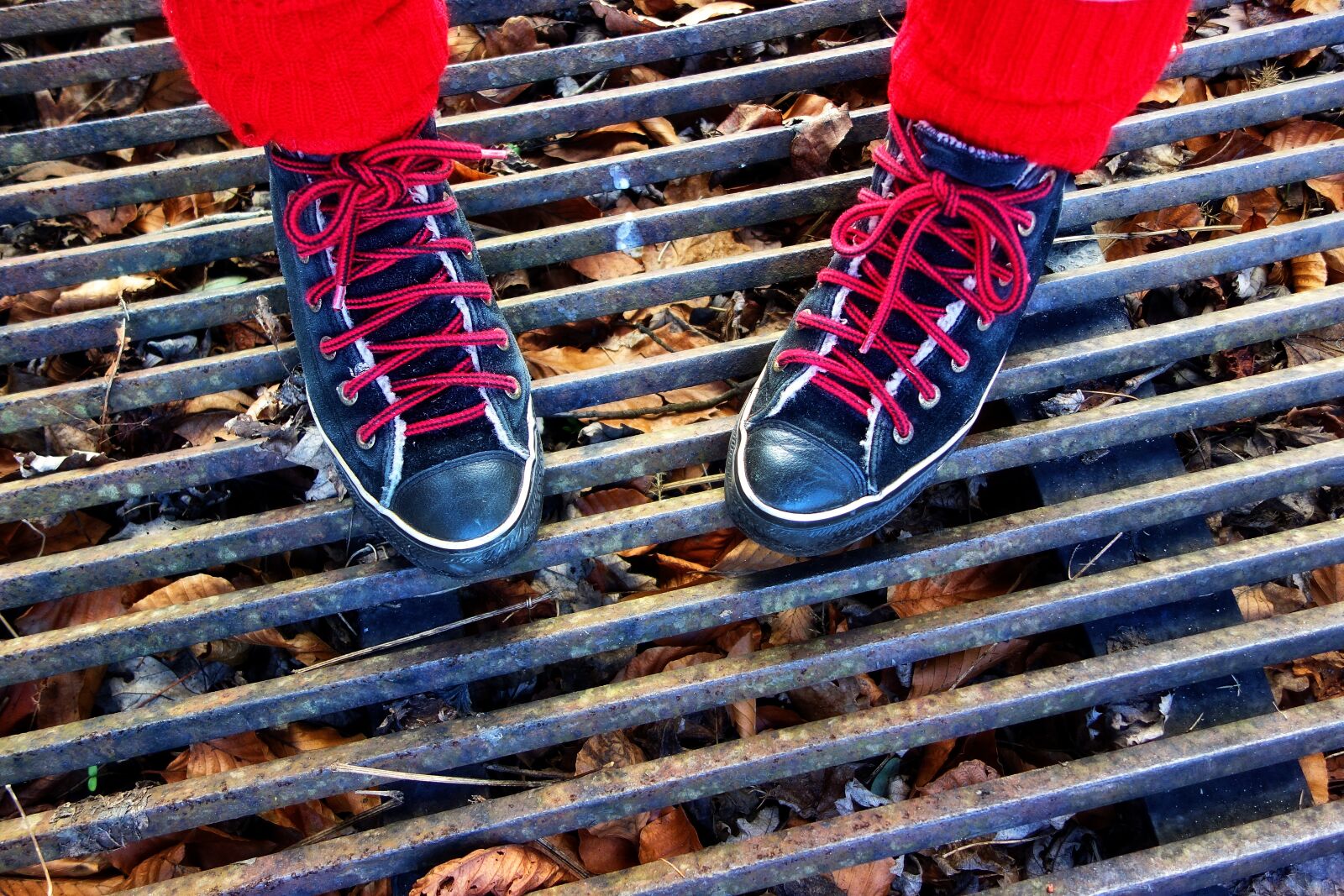 Sony Cyber-shot DSC-RX100 sample photo. Feet, shoe, sneaker photography