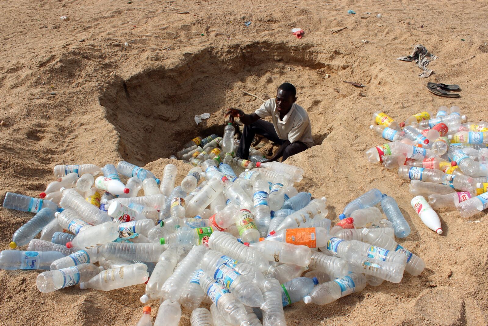 Canon EOS 600D (Rebel EOS T3i / EOS Kiss X5) sample photo. Climate change, recycling, plastic photography