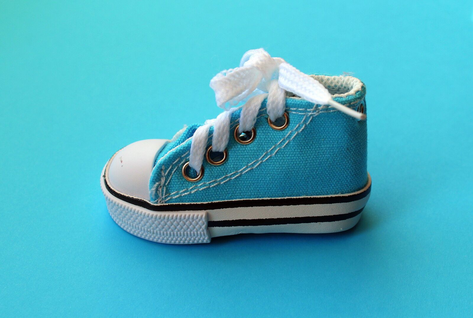 Canon EOS 1200D (EOS Rebel T5 / EOS Kiss X70 / EOS Hi) sample photo. Already, shoes, sport photography