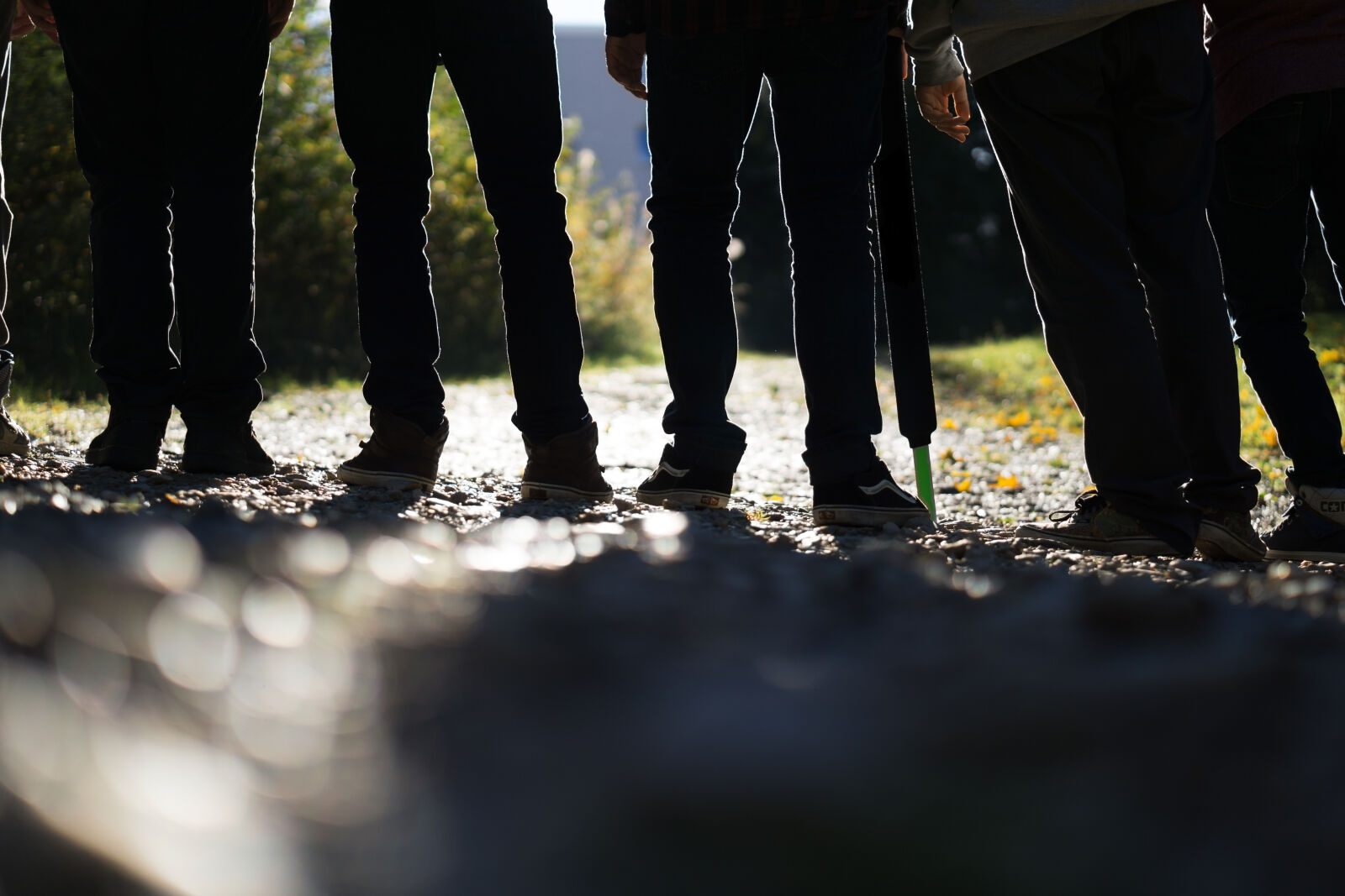 E 50mm F1.8 OSS sample photo. People, legs, standing, group photography