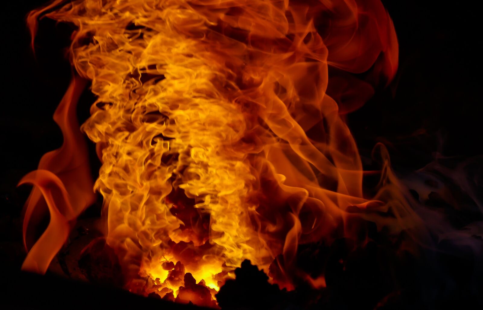 Panasonic DMC-G70 sample photo. Fire, flame, flare-up photography