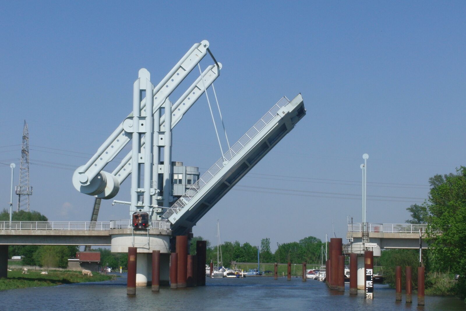 CASIO EX-FC100 sample photo. Bascule bridge, bbr cke photography