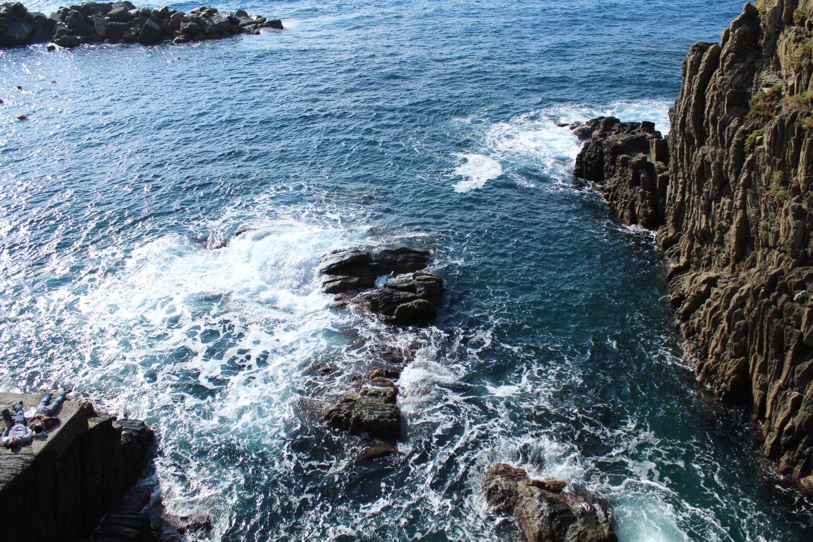 Canon EOS 1300D (EOS Rebel T6 / EOS Kiss X80) sample photo. Sea, blue, cliff photography
