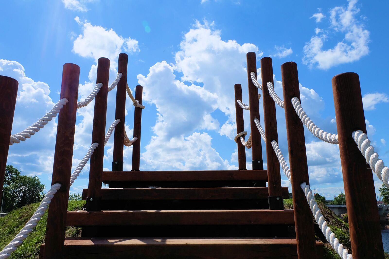 Fujifilm X-A2 + Fujifilm XC 16-50mm F3.5-5.6 OIS II sample photo. Sky, ladder, stairs photography