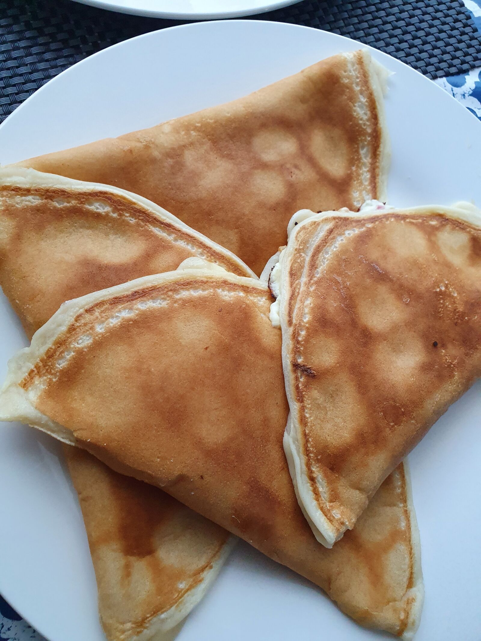Samsung Galaxy S10 sample photo. Filled pancakes, meat, ham photography