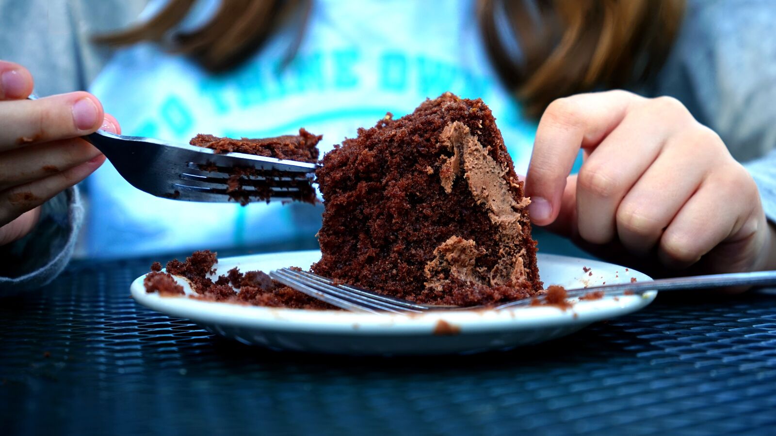 Sony a7 + Sony FE 28-70mm F3.5-5.6 OSS sample photo. Cake, eat, food photography